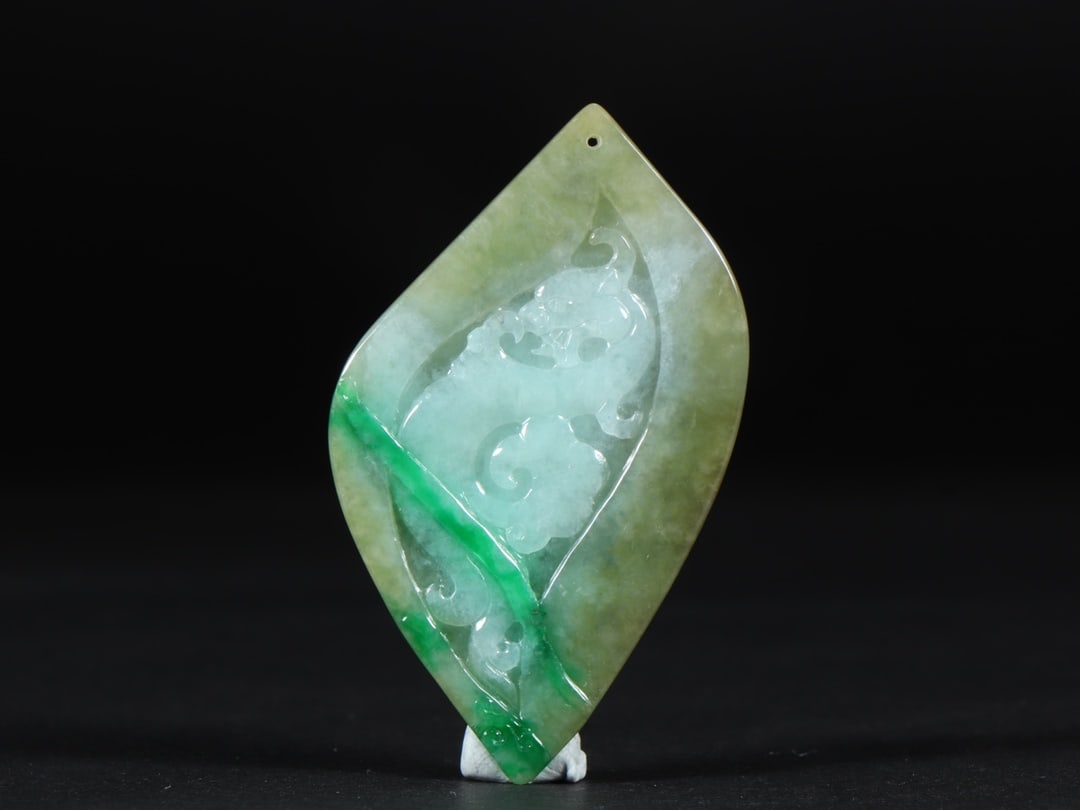 An Exquisite Jadeite Horse Pattern Pendant - 4