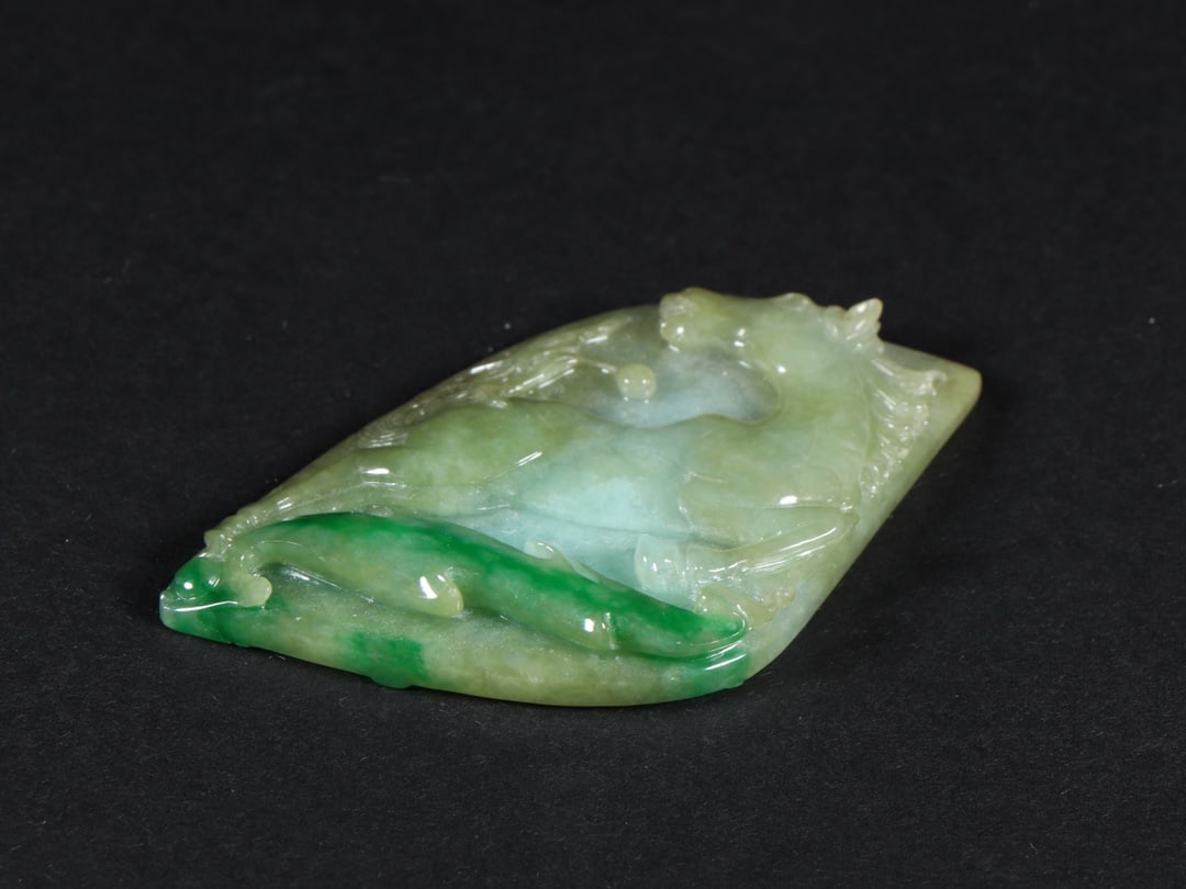 An Exquisite Jadeite Horse Pattern Pendant - 6
