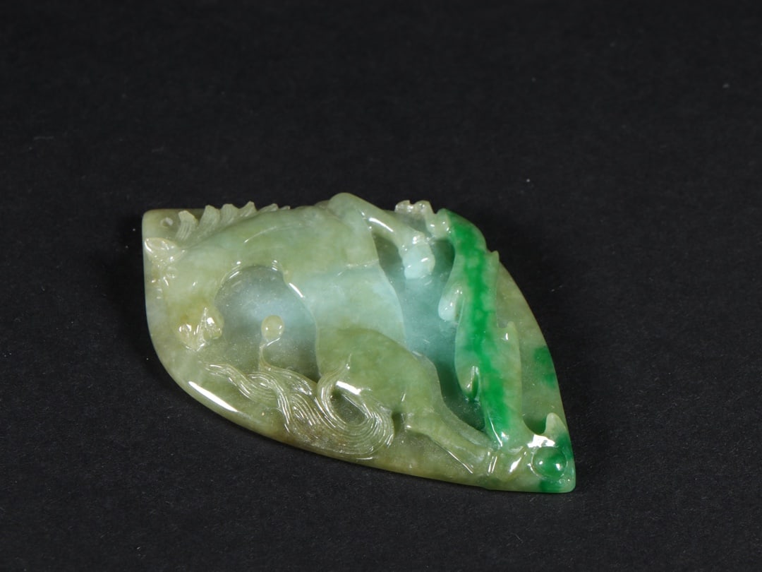 An Exquisite Jadeite Horse Pattern Pendant - 7