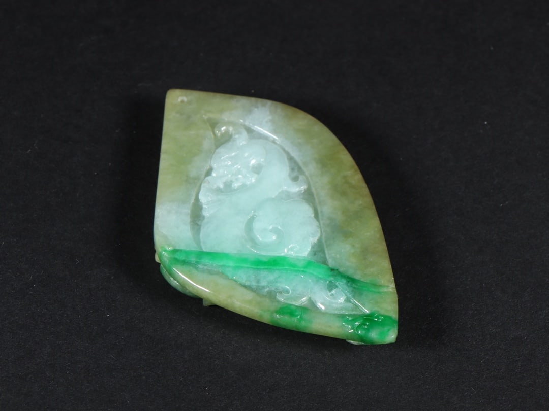 An Exquisite Jadeite Horse Pattern Pendant - 8