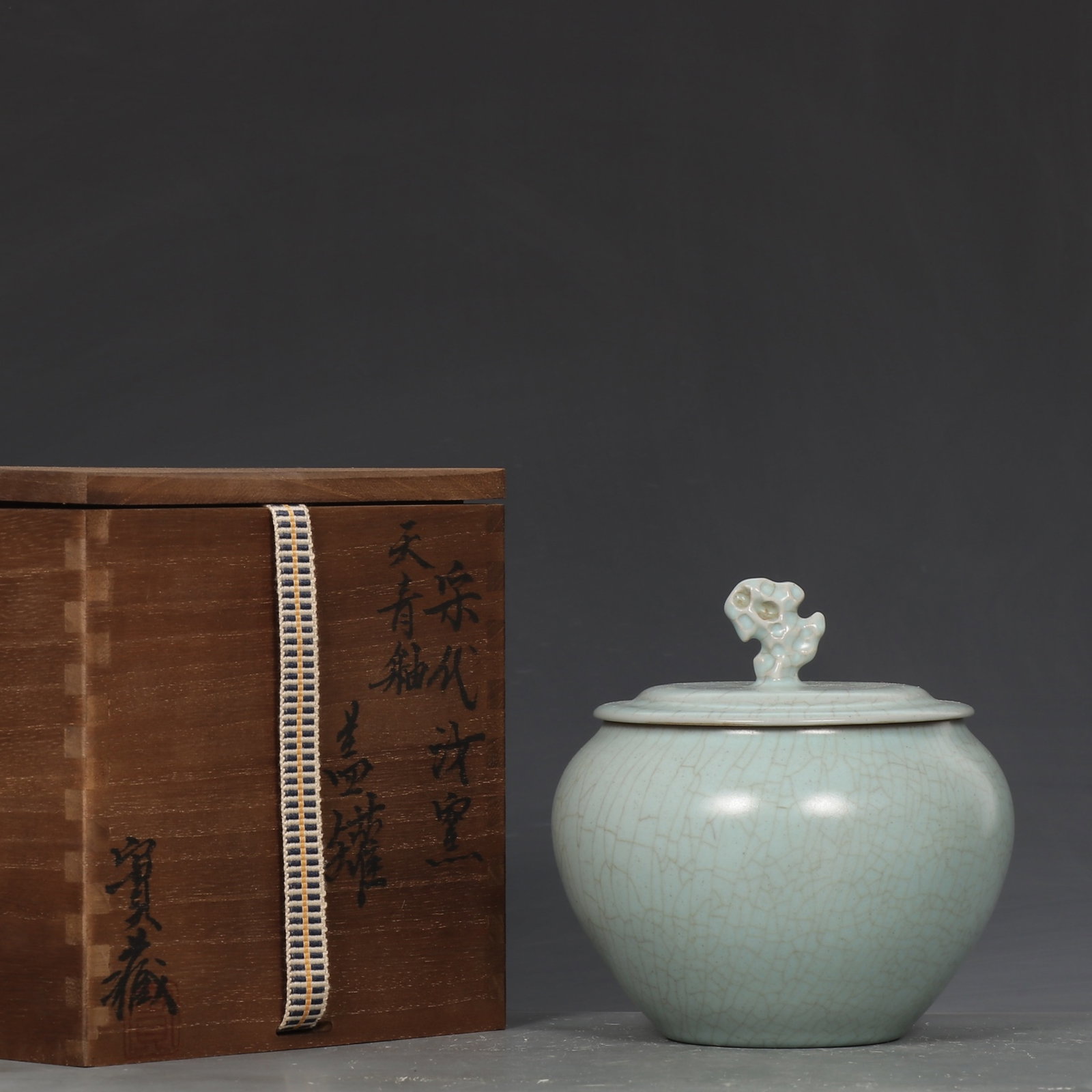 An Exquisite Ru yao Sky Blue Glazed Jar with Cover: An Exquisite Ru yao Sky Blue Glazed Jar with Cover,Song Dynasty,China,Size:5.3inx5.1in 汝窑天青釉盖罐,中国宋代