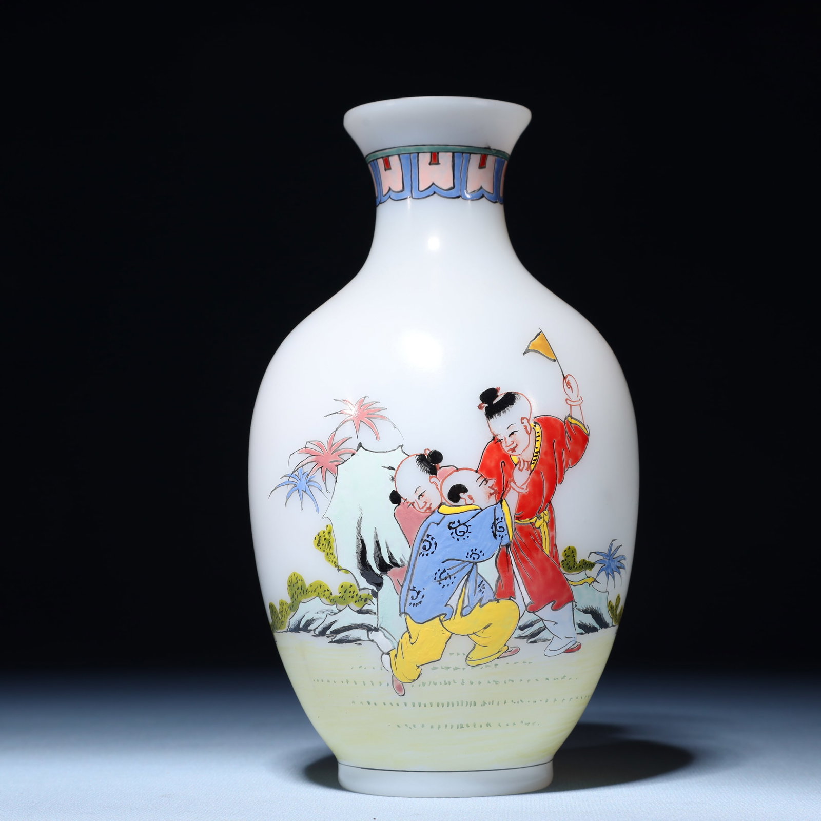 An Exquisite Glass Character and Story Pattern Vase: An Exquisite Glass Character and Story Pattern Vase,Qing Dynasty,China,Qianlong Four-character Mark,Size:3.5inx7.5in,Weight:412g 琉璃人物故事纹瓶,ߑ