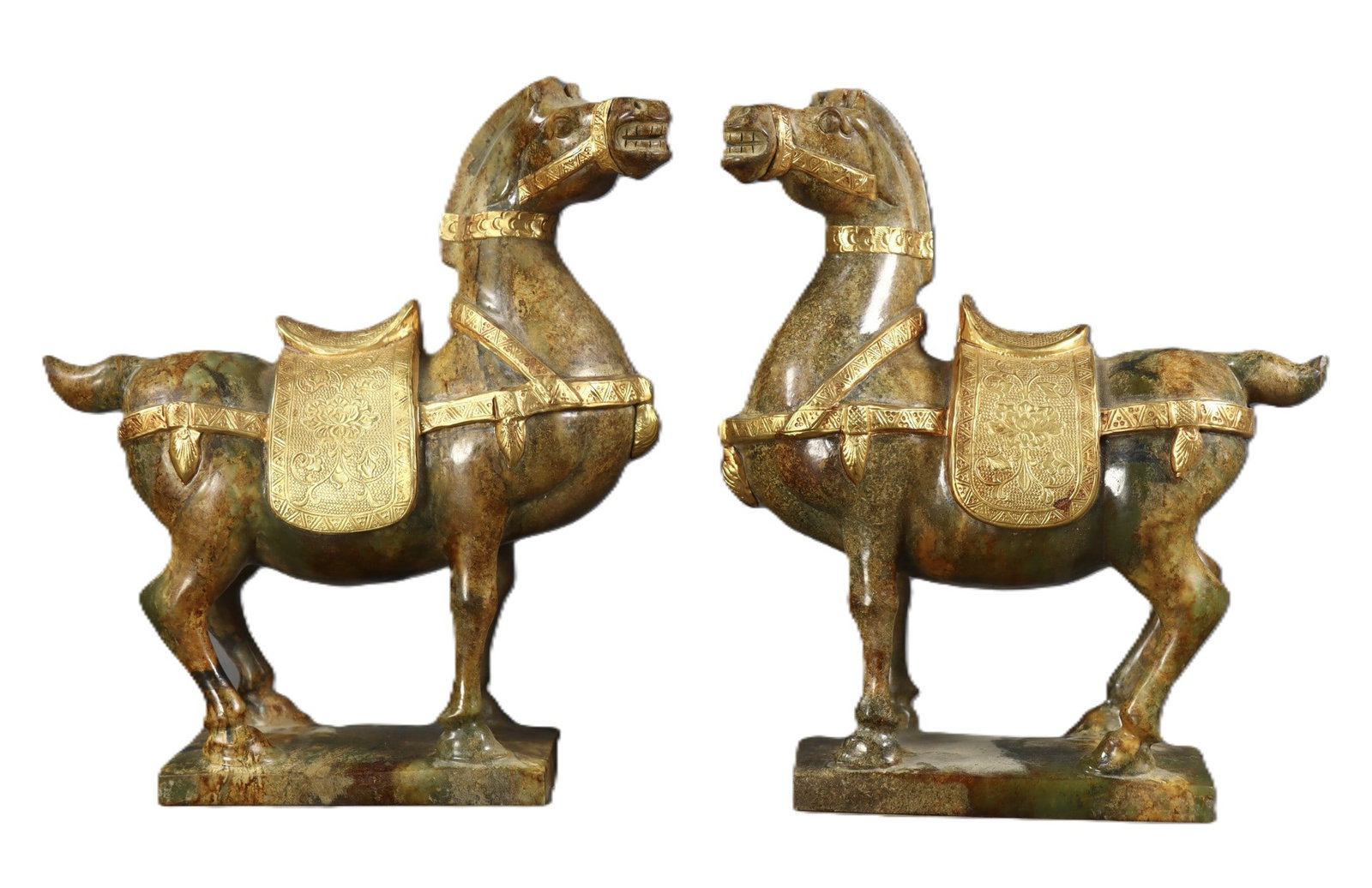 A Pair of Exquisite Archaic Jade Cover with Gold Flower Pattern Horse Ornaments: A Pair of Exquisite Archaic Jade Cover with Gold Flower Pattern Horse Ornaments,Ancient Time,China,Size:8.5inx7.1inx2.8in,Weight:4060g 一对高古玉包金花&
