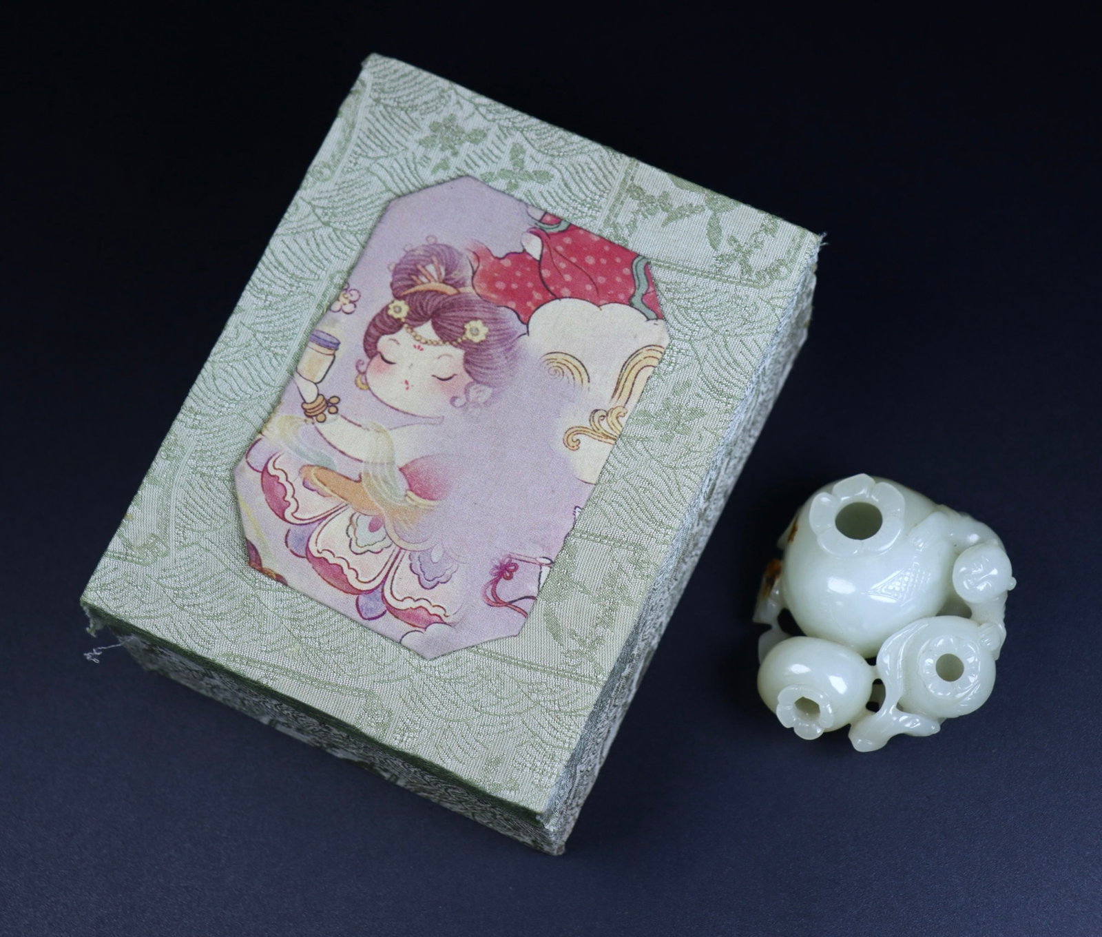An Exquisite White Jade Pomegranate Ornament: An Exquisite White Jade Pomegranate Ornament,Qing Dynasty,China,Size:1.4inx2.6inx2.4in,Weight:141g 白玉石榴摆件,中国清代