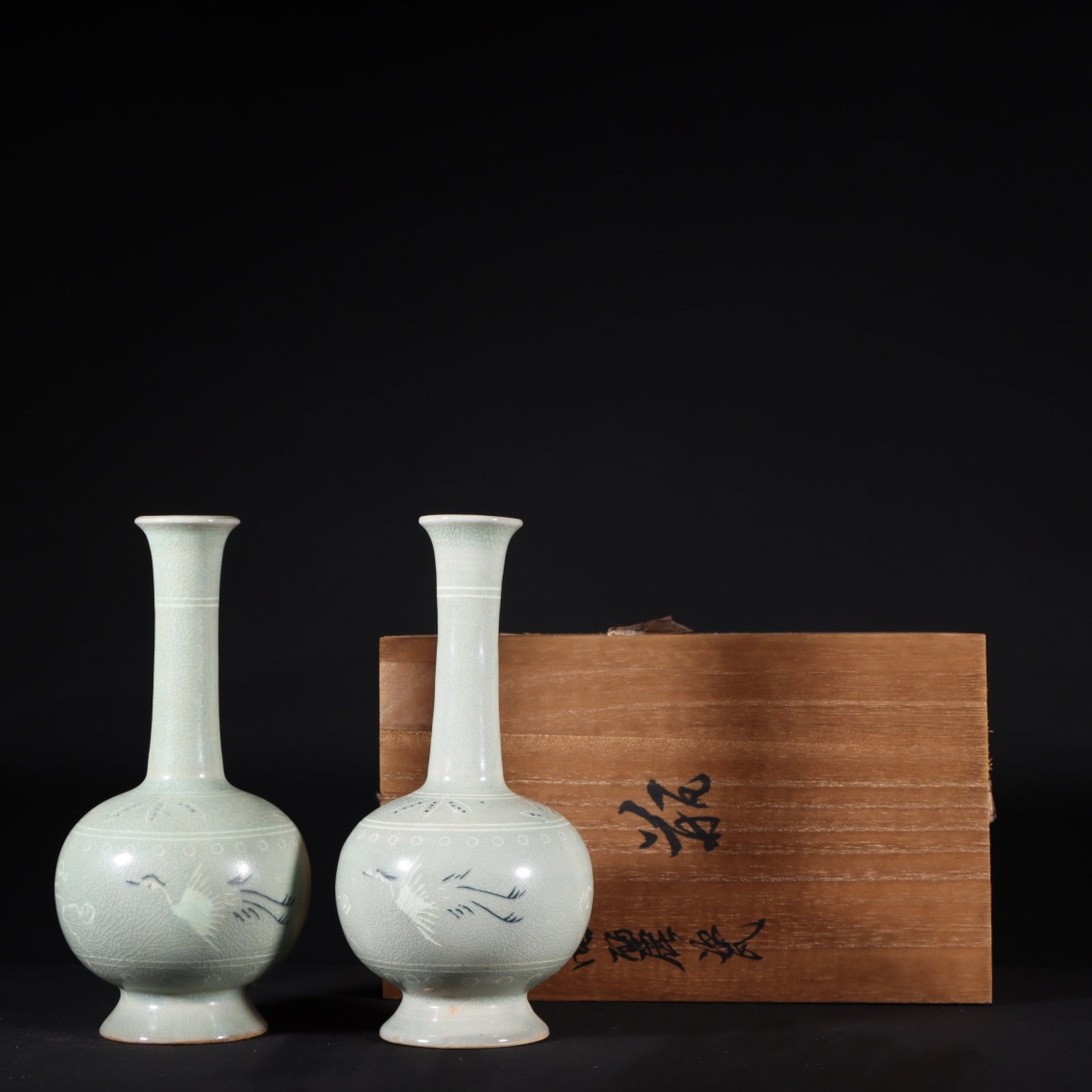 A Pair of Exquisite Celadon Crane Pattern Vase: A Pair of Exquisite Celadon Crane Pattern Vases,Qing Dynasty,China,Size:7.5inx3.7in 一对青瓷仙鹤纹瓶,中国清代