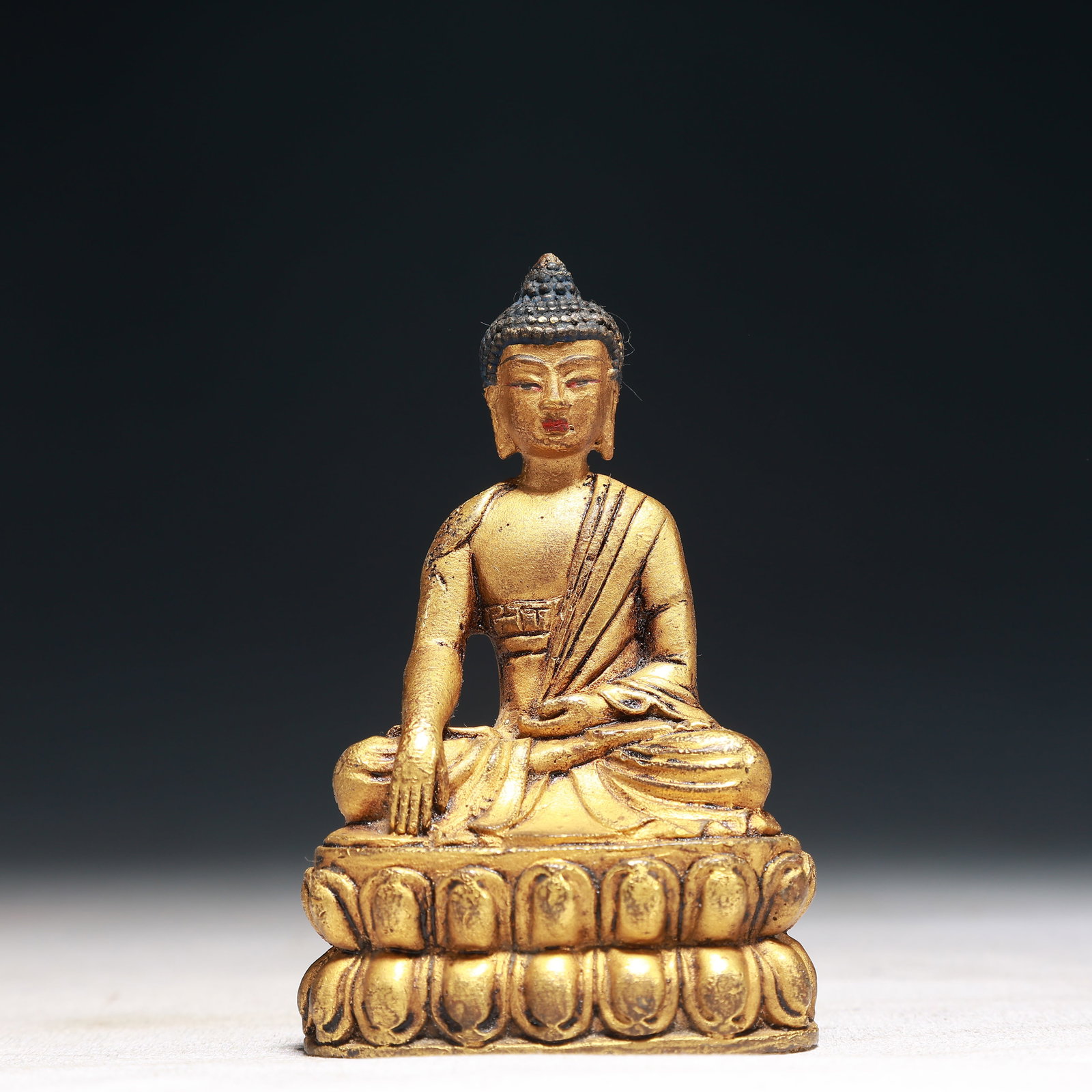 A Solemn Gilt Bronze Statue of Sakyamuni: A Solemn Gilt Bronze Statue of Sakyamuni,Qing Dynasty,China,Size:2.2inx1.6inx3.5in,Weight:250g 铜鎏金释迦摩尼像,中国清代