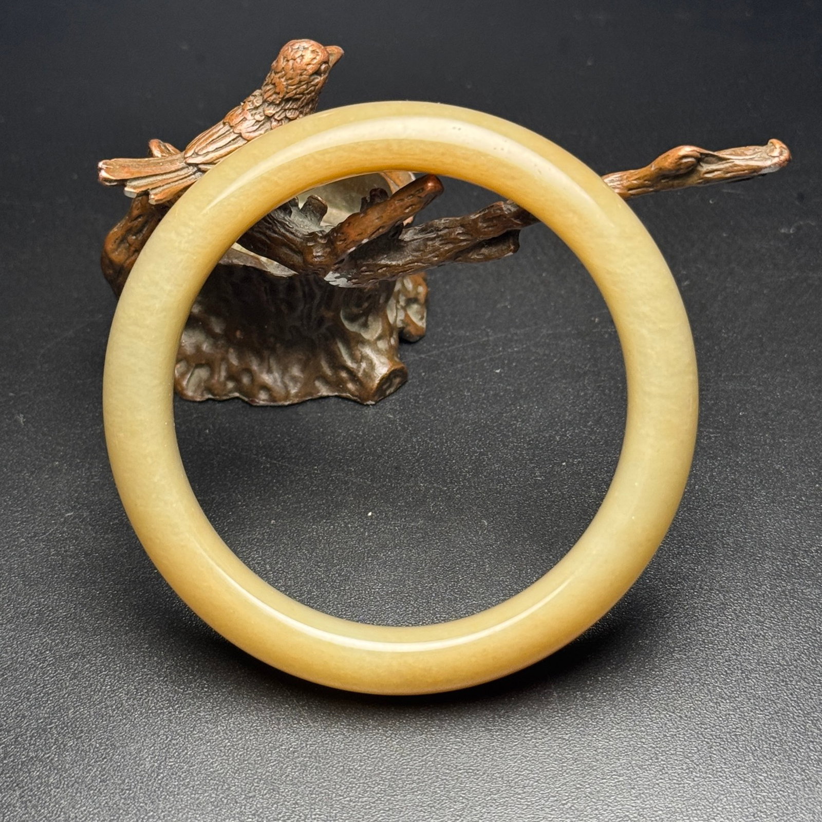 An Exquisite White Jade Bracelet: An Exquisite White Jade Bracelet,Qing Dynasty,China,Size:2.3inx3inx0.5in,Weight:53g 白玉手镯,中国清代