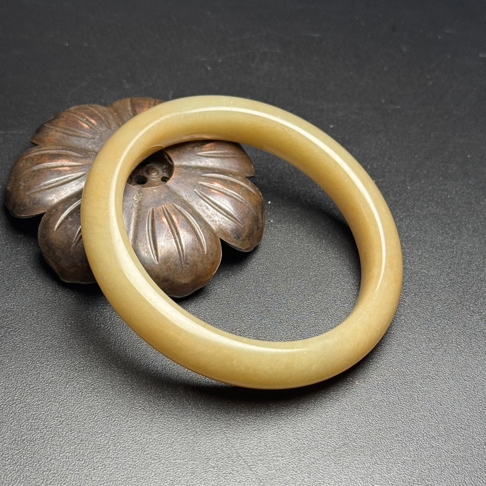 An Exquisite White Jade Bracelet - 2