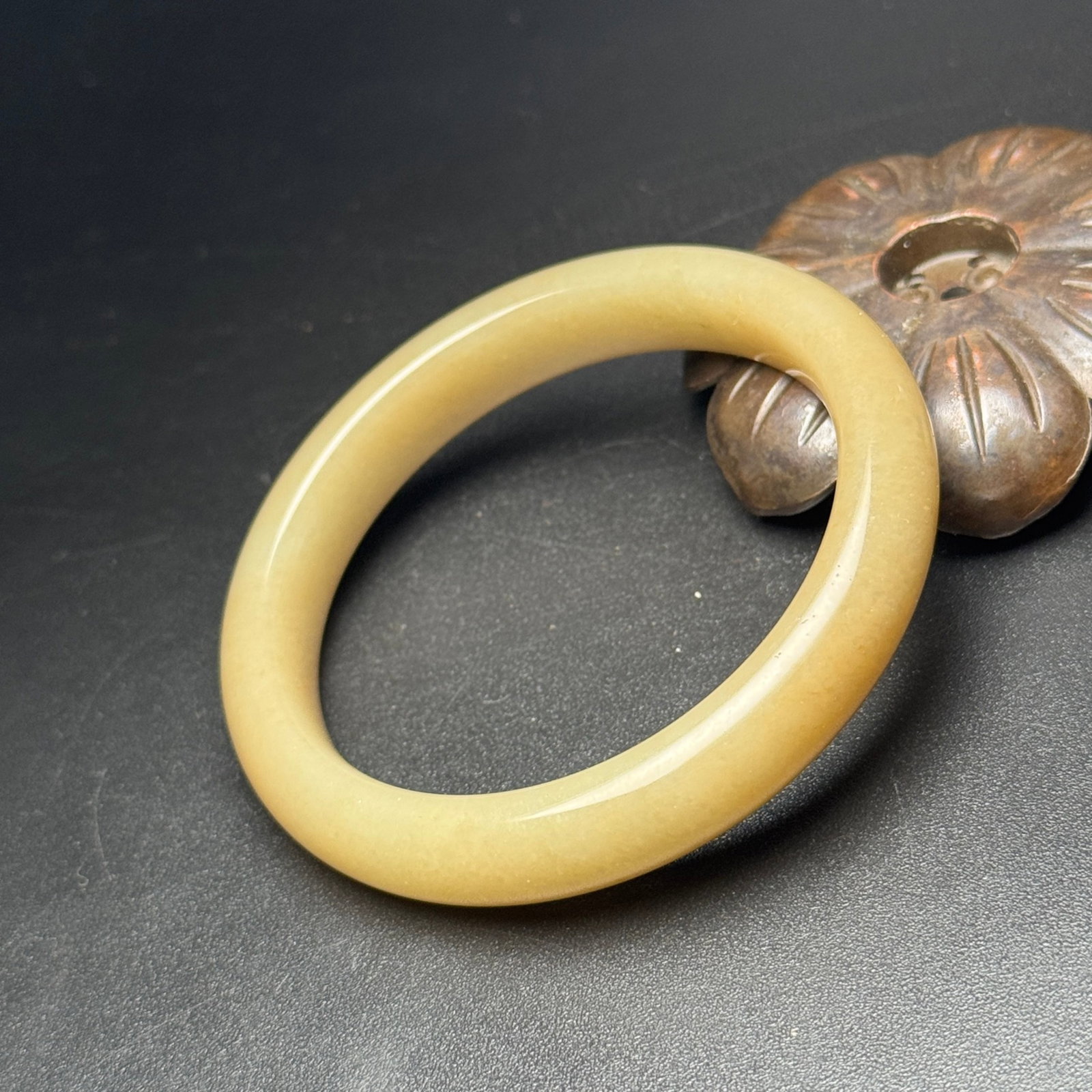 An Exquisite White Jade Bracelet - 3