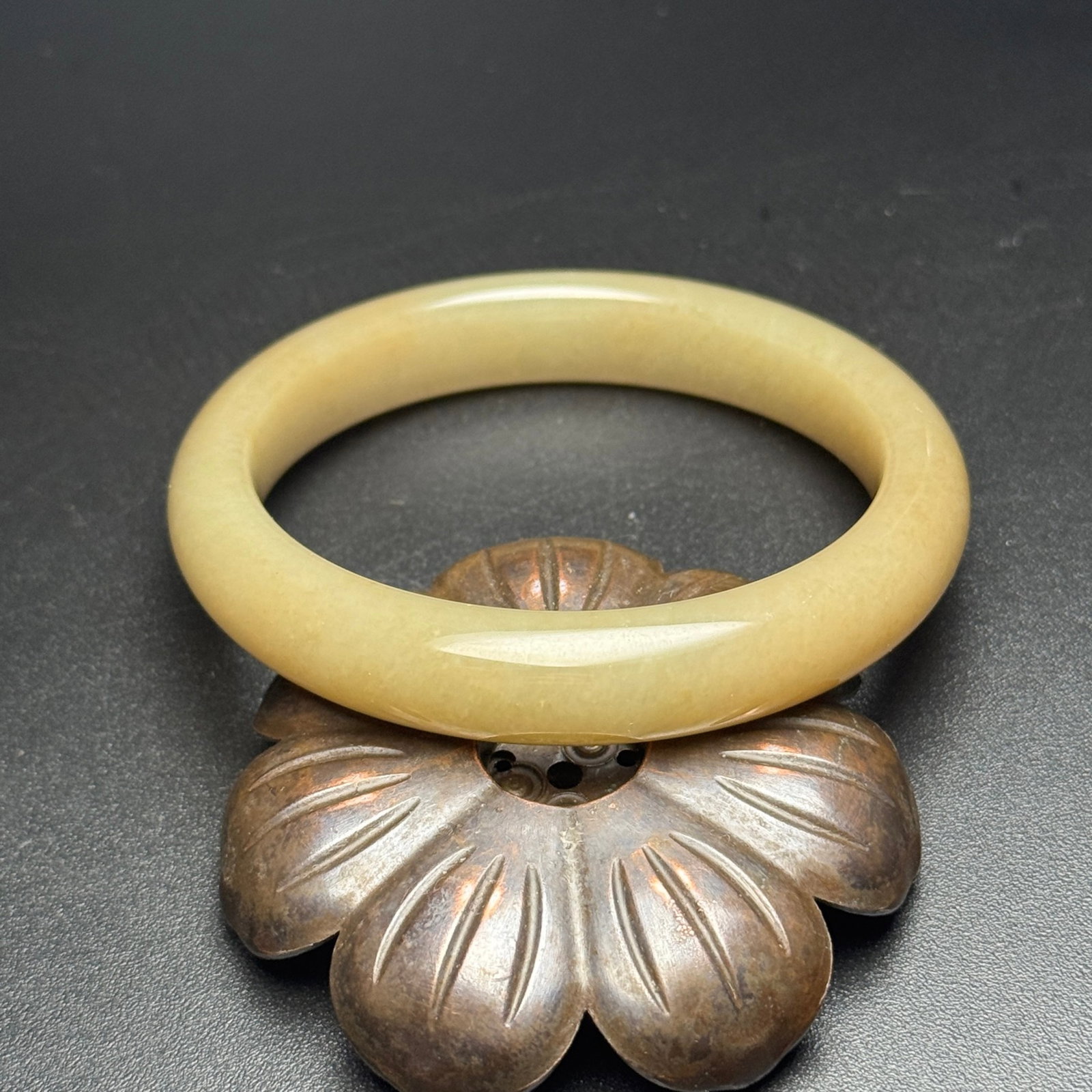 An Exquisite White Jade Bracelet - 4