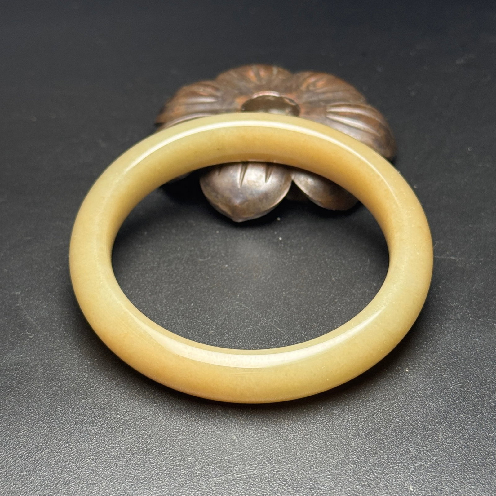 An Exquisite White Jade Bracelet - 5