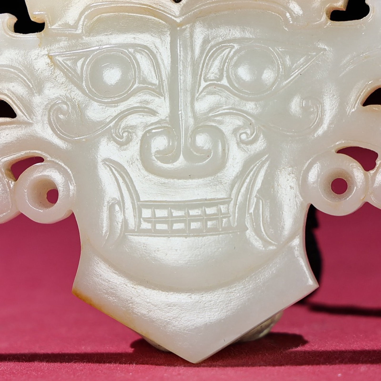 An Exquisite White Jade Beast-Face Pattern Ornament - 2