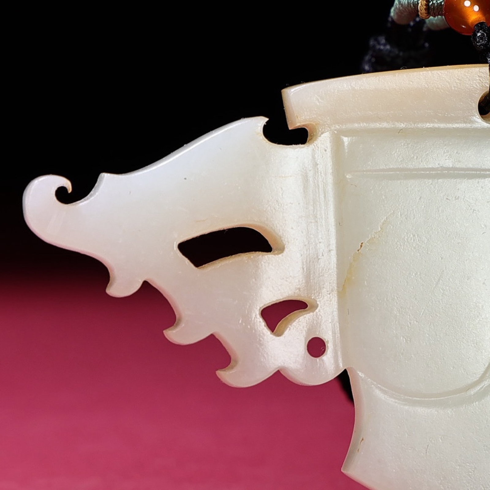 An Exquisite White Jade Beast-Face Pattern Ornament - 6