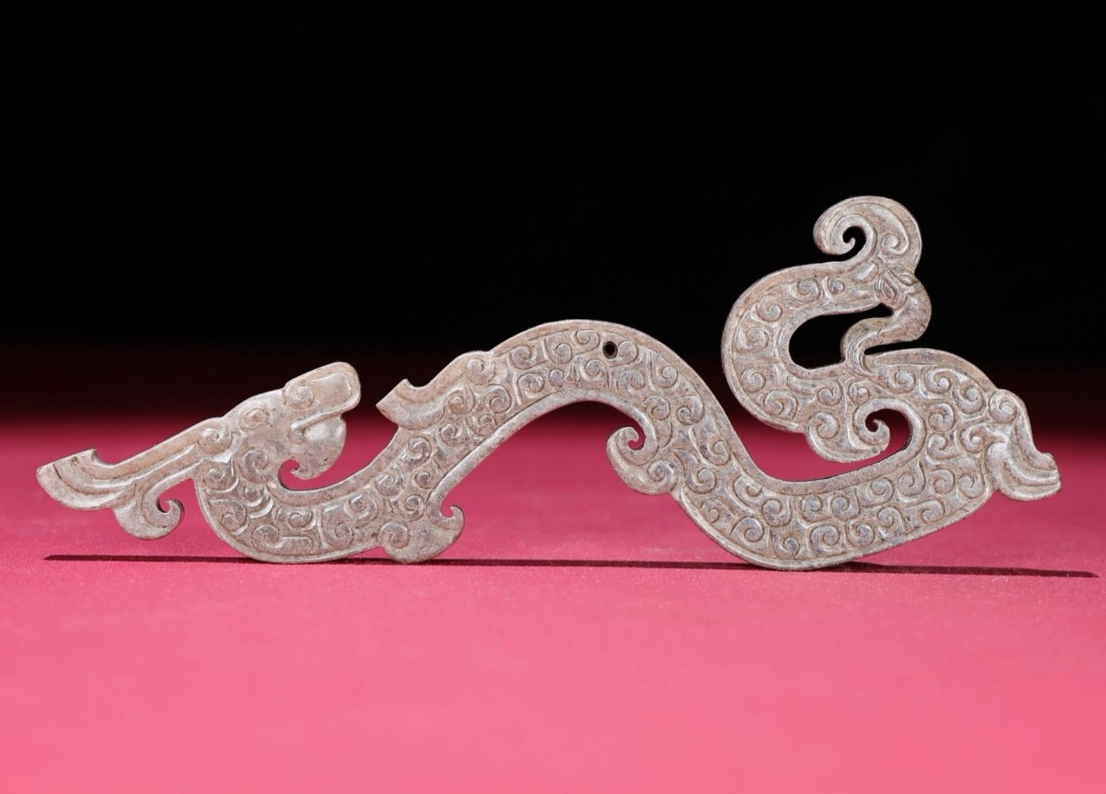 An Exquisite White Jade Dragon Pattern Pendant: An Exquisite White Jade Dragon Pattern Pendant,Qing Dynasty,China,Size:6inx2.1inx0.2in,Weight:69g 白玉龙纹挂件,中国清代