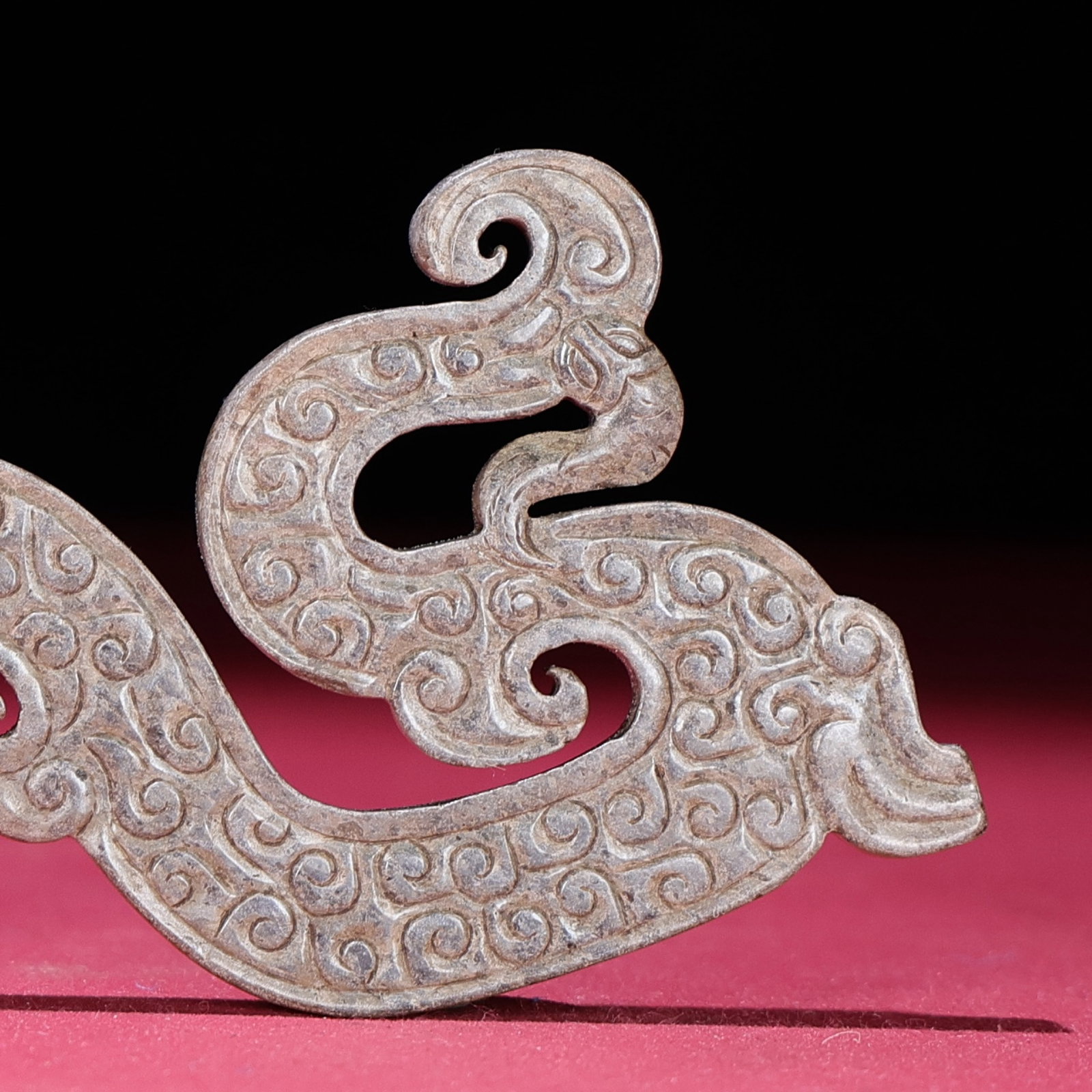 An Exquisite White Jade Dragon Pattern Pendant - 2
