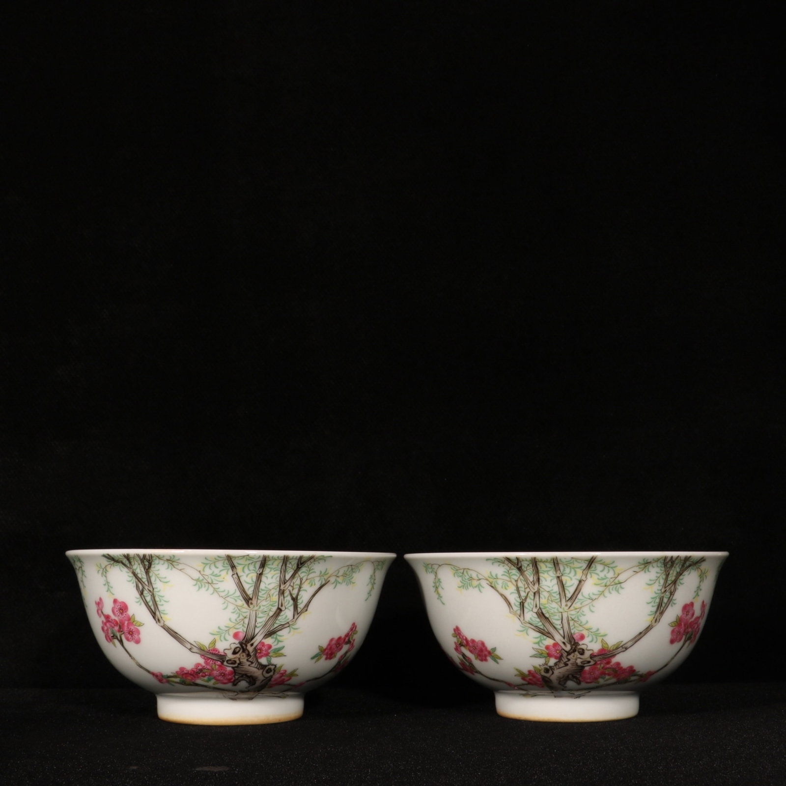 A Pair of Exquisite Enamel Flower and Bird Pattern Bowls: A Pair of Exquisite Enamel Flower and Bird Pattern Bowls,Qing Dynasty,China,Qianlong Four-character Mark,Size:2.4inx4.7in 一对珐琅彩花鸟纹碗,È