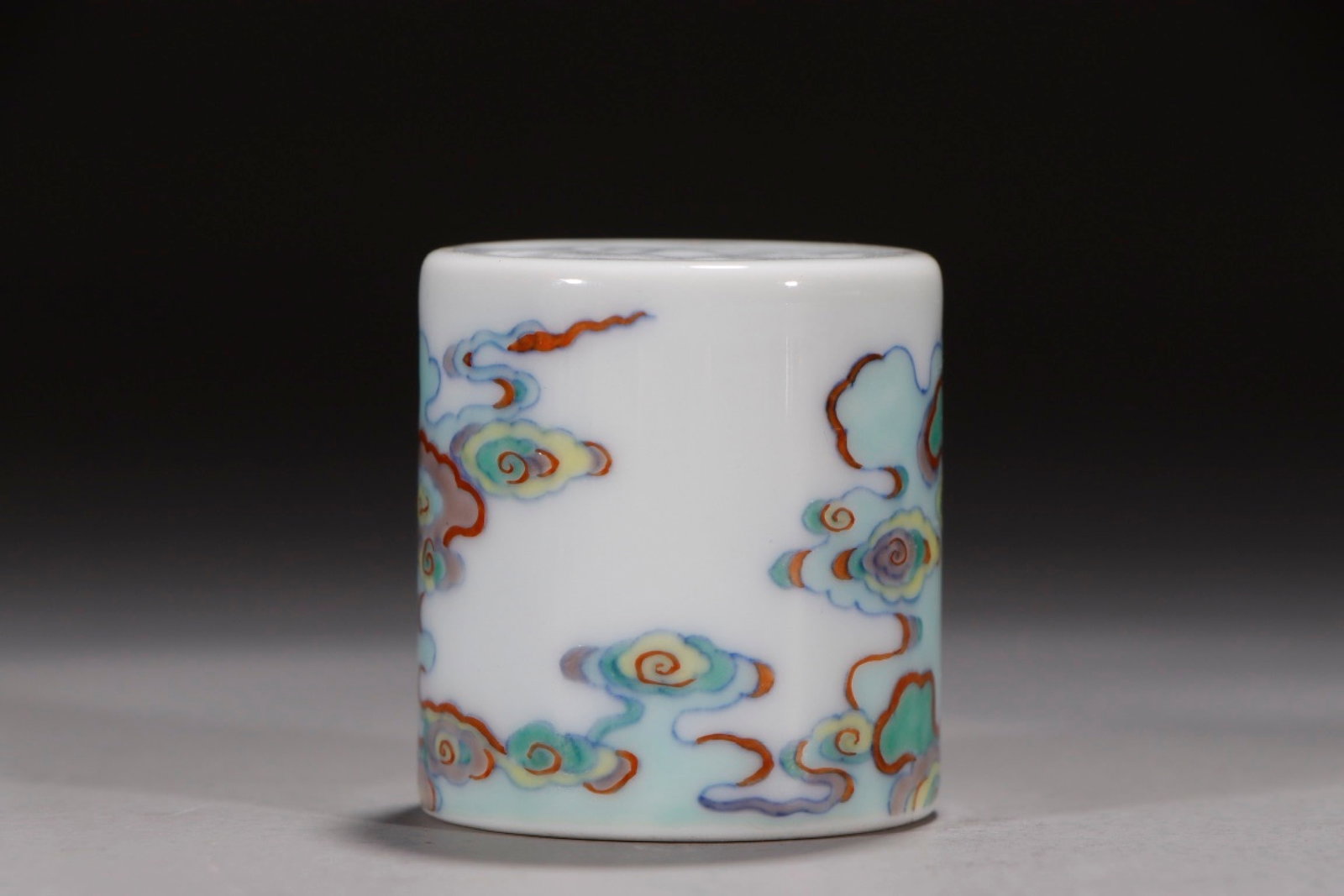 An Exquisite Doucai Auspicious Cloud Pattern Ornament - 2