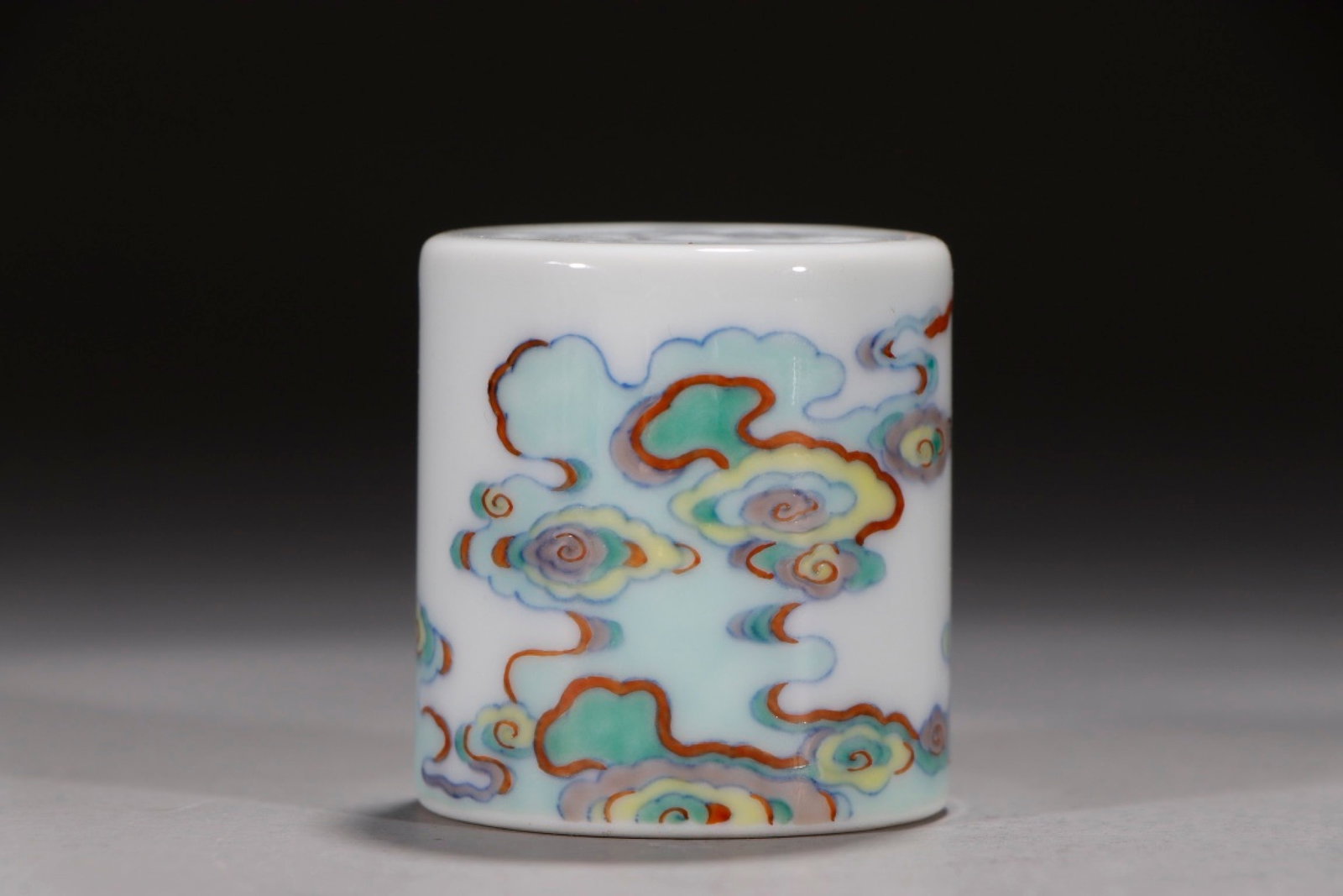 An Exquisite Doucai Auspicious Cloud Pattern Ornament - 3