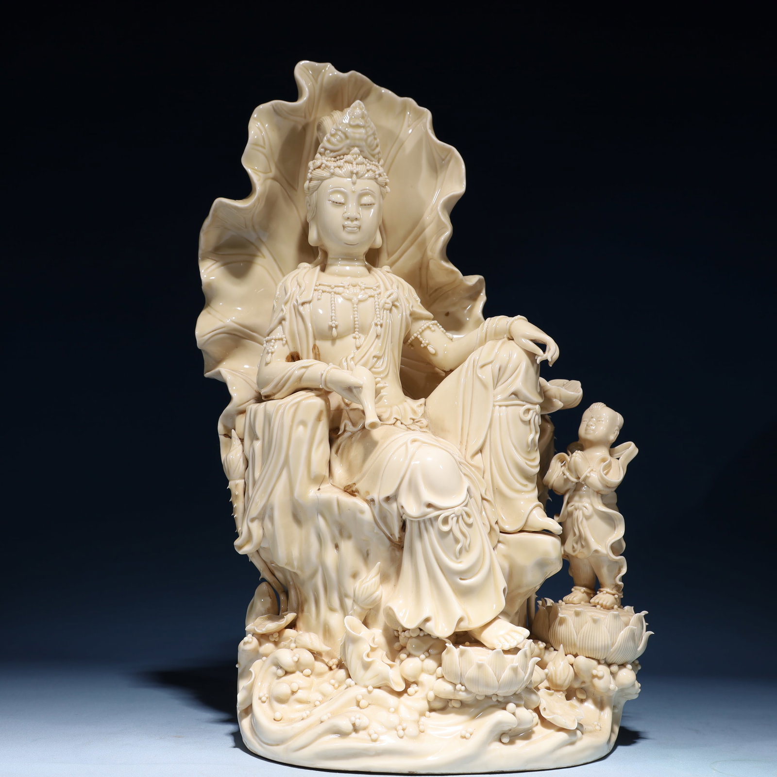 A Solemn Blance-De-Chine Statue of Avalokitesvara: A Solemn Blance-De-Chine Statue of Avalokitesvara Blance-De-Chine Statue of Avalokitesvara,Ming Dynasty,China,He Chaozong Mark,Size:10.6inx8.3inx17.3in,Weight:7750g 德化瓷观
