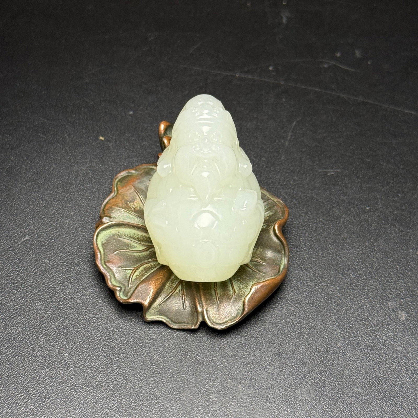An Exquisite White Jade Figure Ornament: An Exquisite White Jade Figure Ornament,Qing Dynasty,China,Size:1.1inx1.7inx0.9in,Weight:41g 白玉人物摆件,中国清代