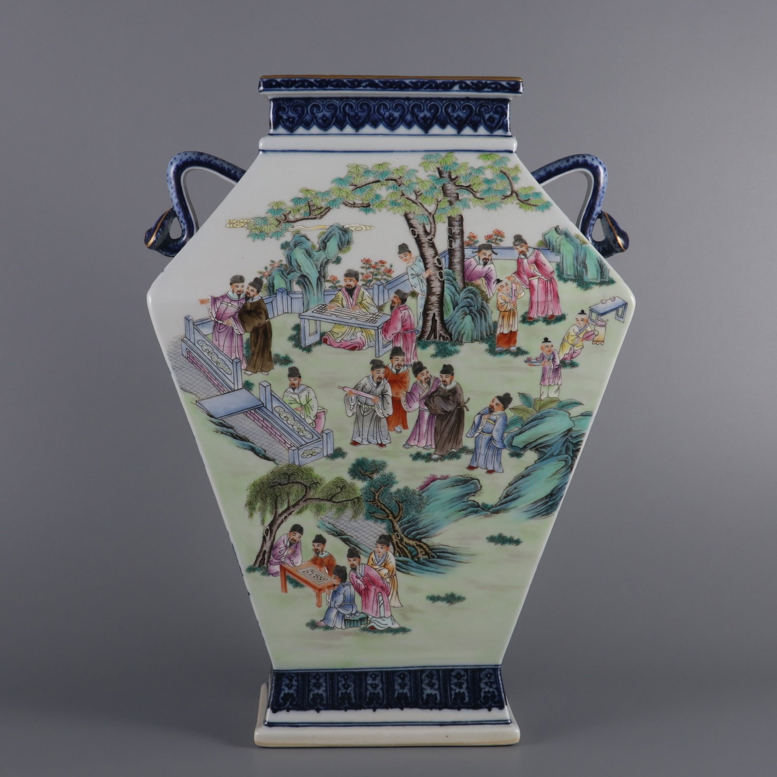 A Rare Blue and White Famille-Rose Character and Story Pattern Double-Ears Vase: A Rare Blue and White Famille-Rose Character and Story Pattern Double-Ears Vase,Qing Dynasty,China,Qianlong Six-character Mark,Size:15.2inx10.2in 青花人物故事ಬ