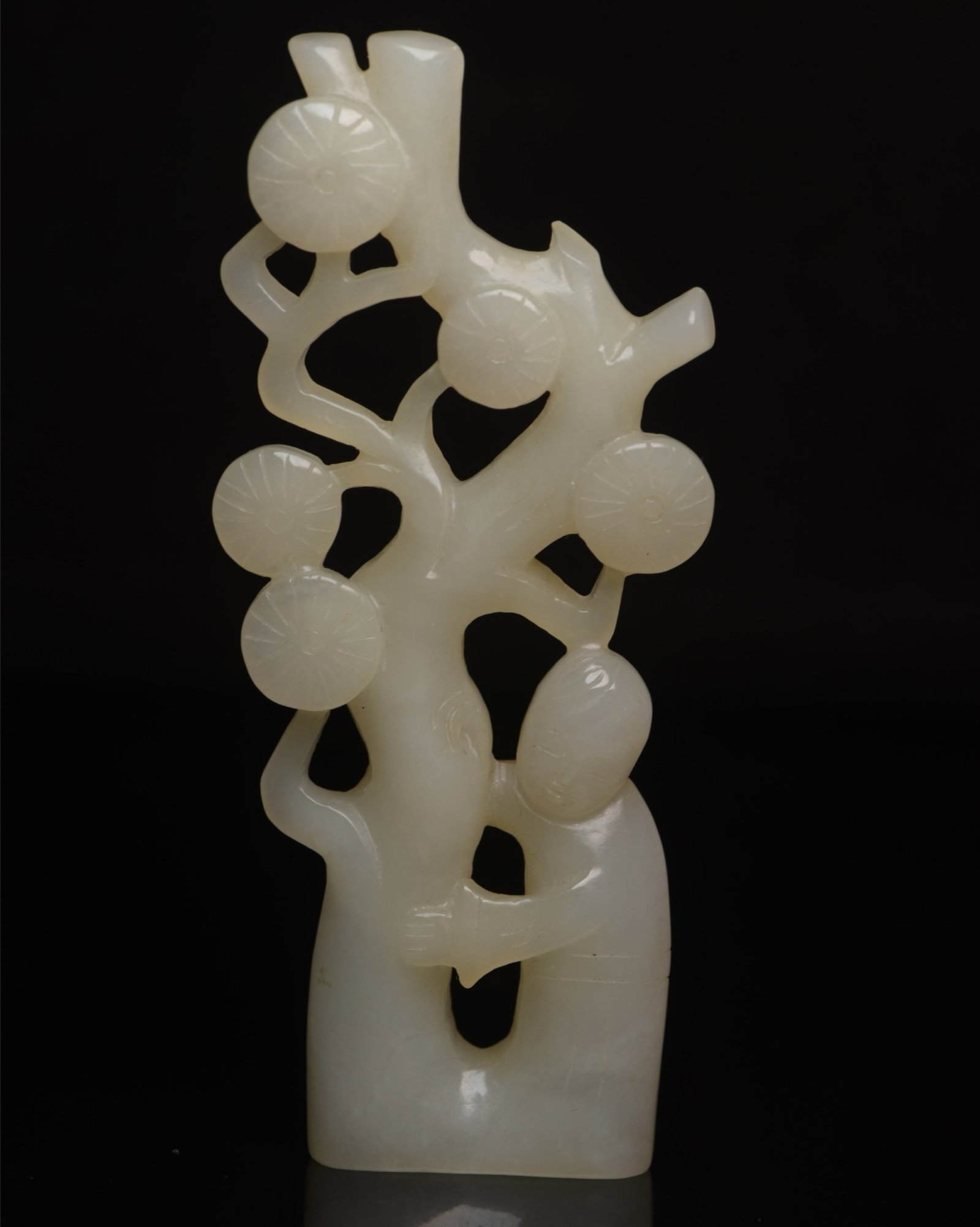 An Exquisite White Jade Figure Ornament (1 of 9)