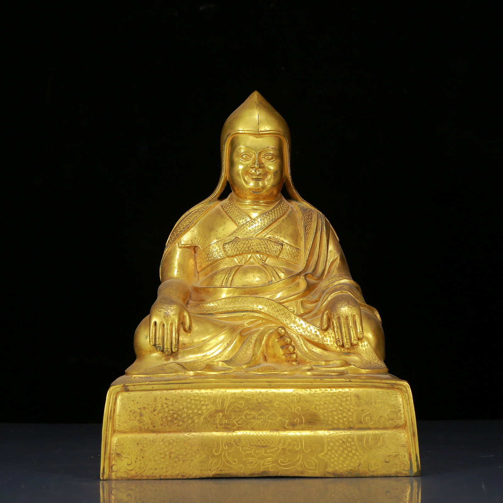 A Solemn Gilt Bronze Statue of Guru: A Solemn Gilt Bronze Statue of Guru,Qing Dynasty, China,Size:7.9inx6.3inx11.4in,Weight:6060g 铜鎏金上师像，清代