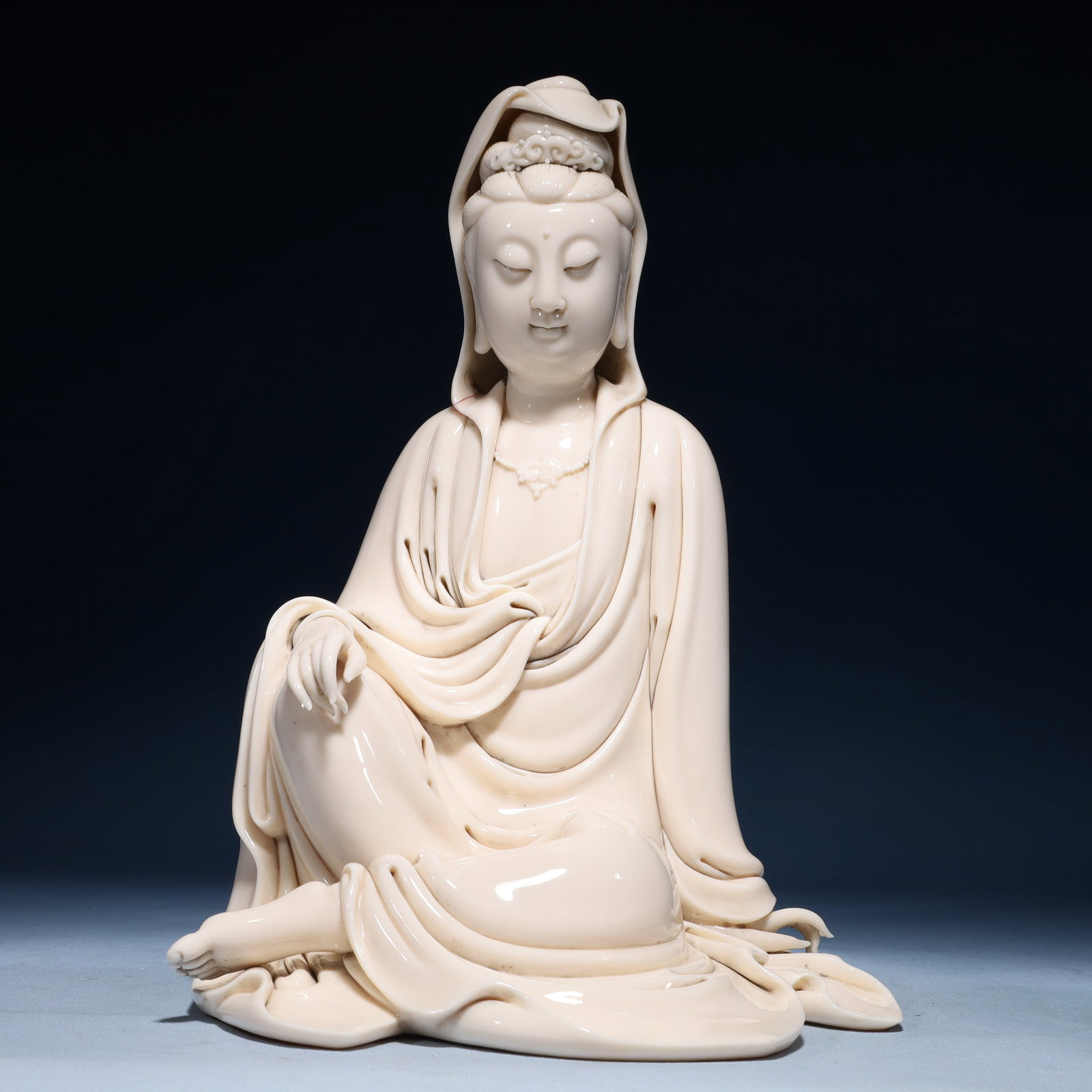 A Solemn Blance-De-Chine Statue of Avalokitesvara: A Solemn Blance-De-Chine Statue of Avalokitesvara Blance-De-Chine Statue of Avalokitesvara,Ming Dynasty,China,He Chaozong Mark,Size:8.3inx7.9inx12.6in,Weight:3400g 德化瓷观&