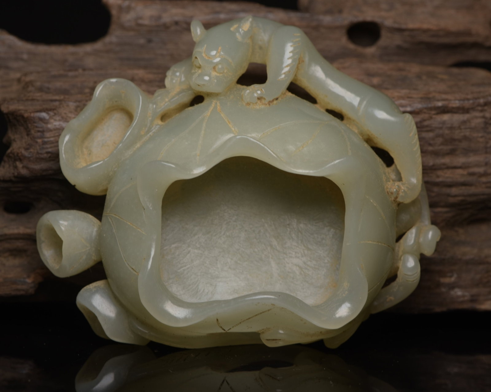 An Exquisite White Jade Beast Pattern Brush Washer: An Exquisite White Jade Beast Pattern Brush Washer,Qing Dynasty,China,Size:3.8inx3.2inx1.2in,Weight:150g 白玉兽纹笔洗,中国清代