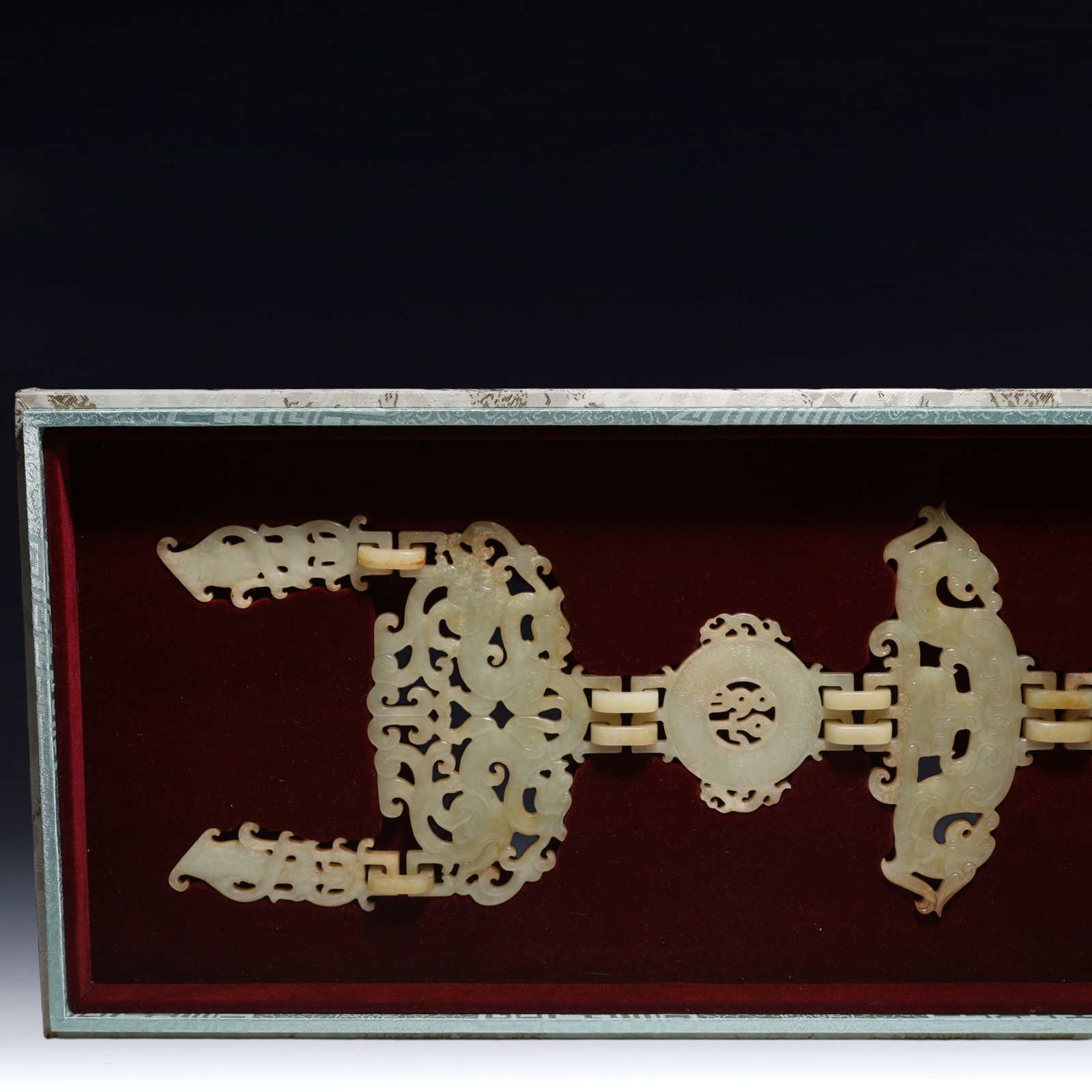 An Exquisite White Jade Dragon Pattern Pendant - 4