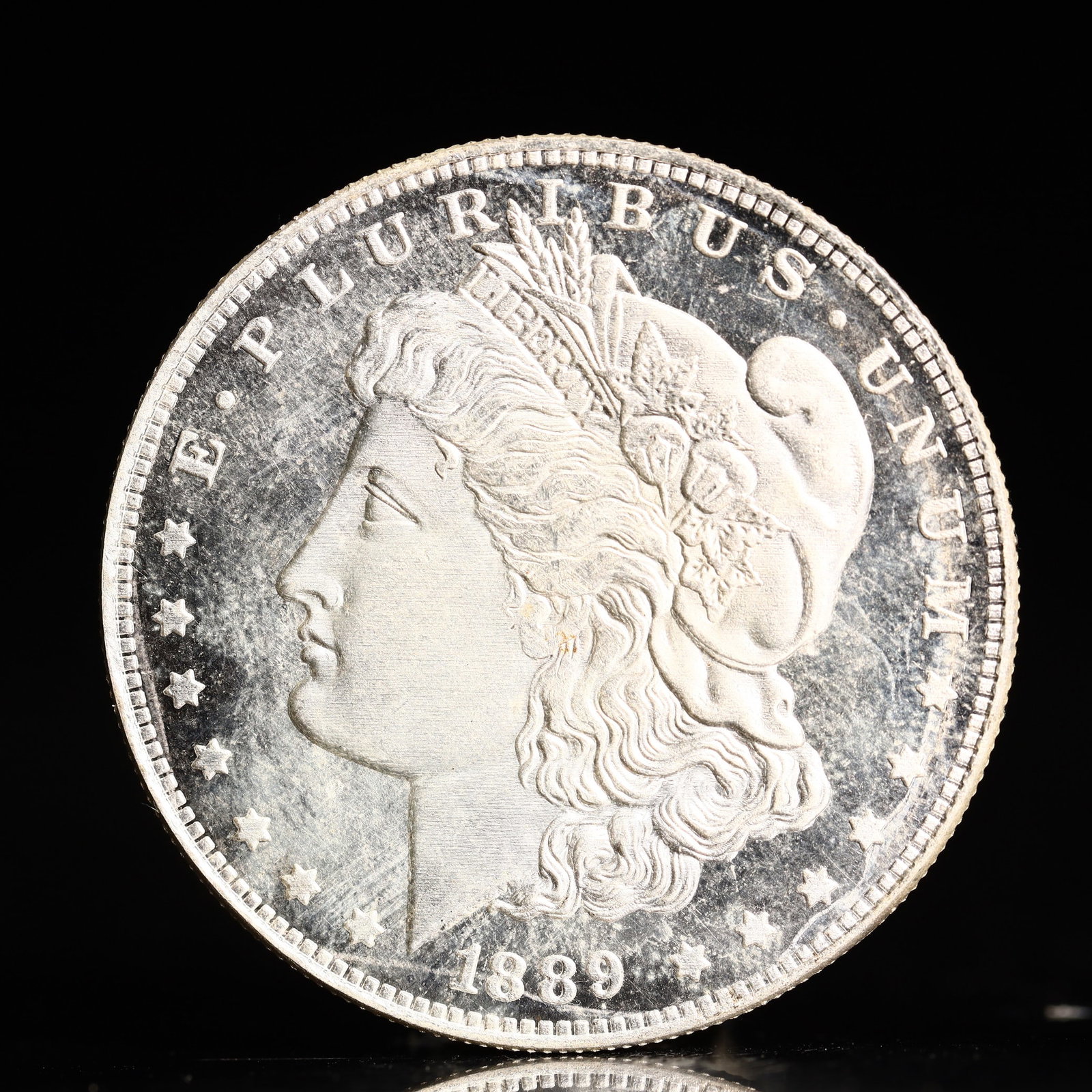 USA Morgan Dollar 1889 Coin: Obv: profile bust with date below and E PLURIBUS UNUM legend and stars around. Rev: eagle with In God we trust above within wreath with UNITED STATES OF AMERICA ONE DOLLAR legend. IN GOD WE TRUST /