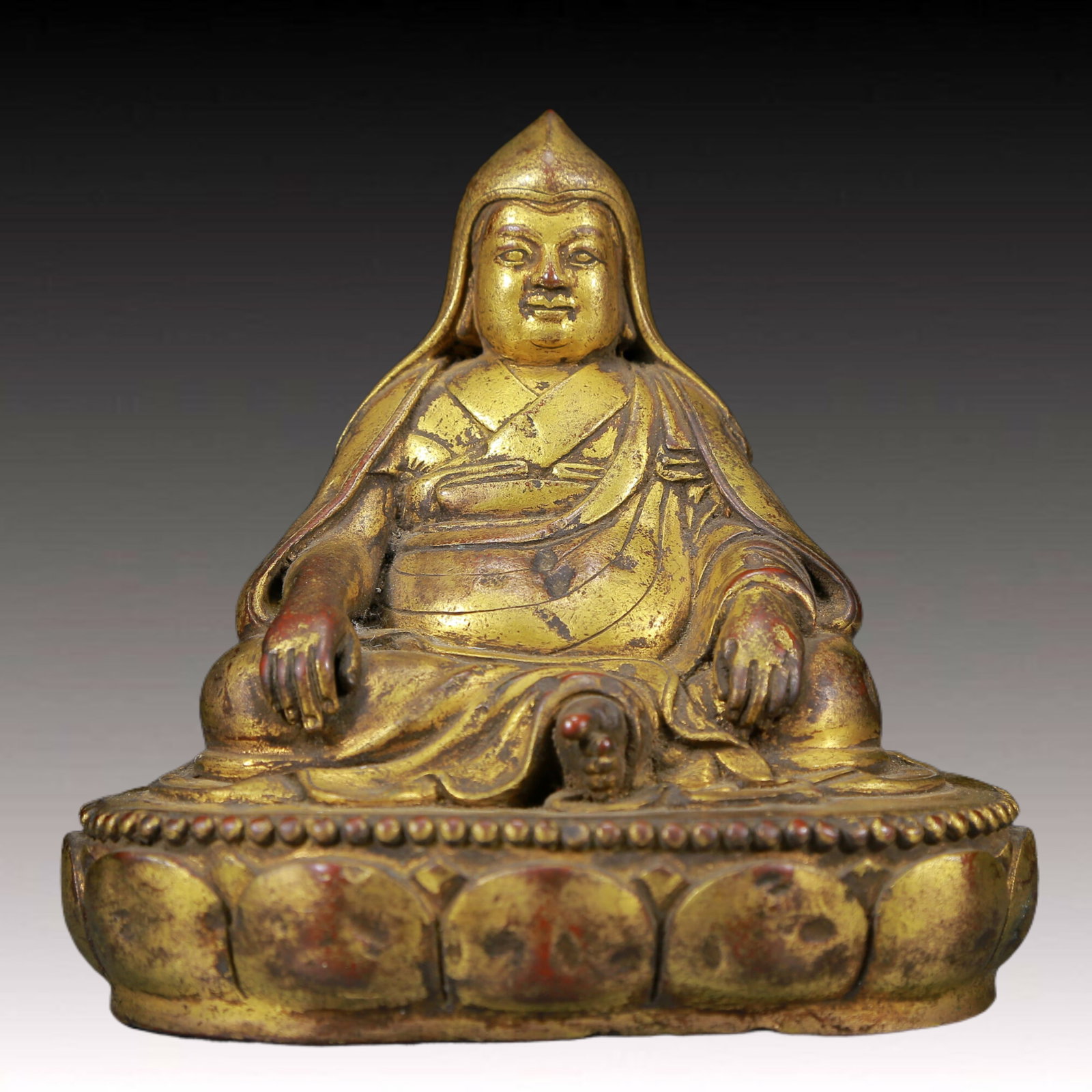 A Solemn Gilt Bronze Statue of Guru: A Solemn Gilt Bronze Statue of Guru,Ming Dynasty, China,Size: 5.5inx5.1inx4.3in,Weight:970g 铜鎏金上师像，明代