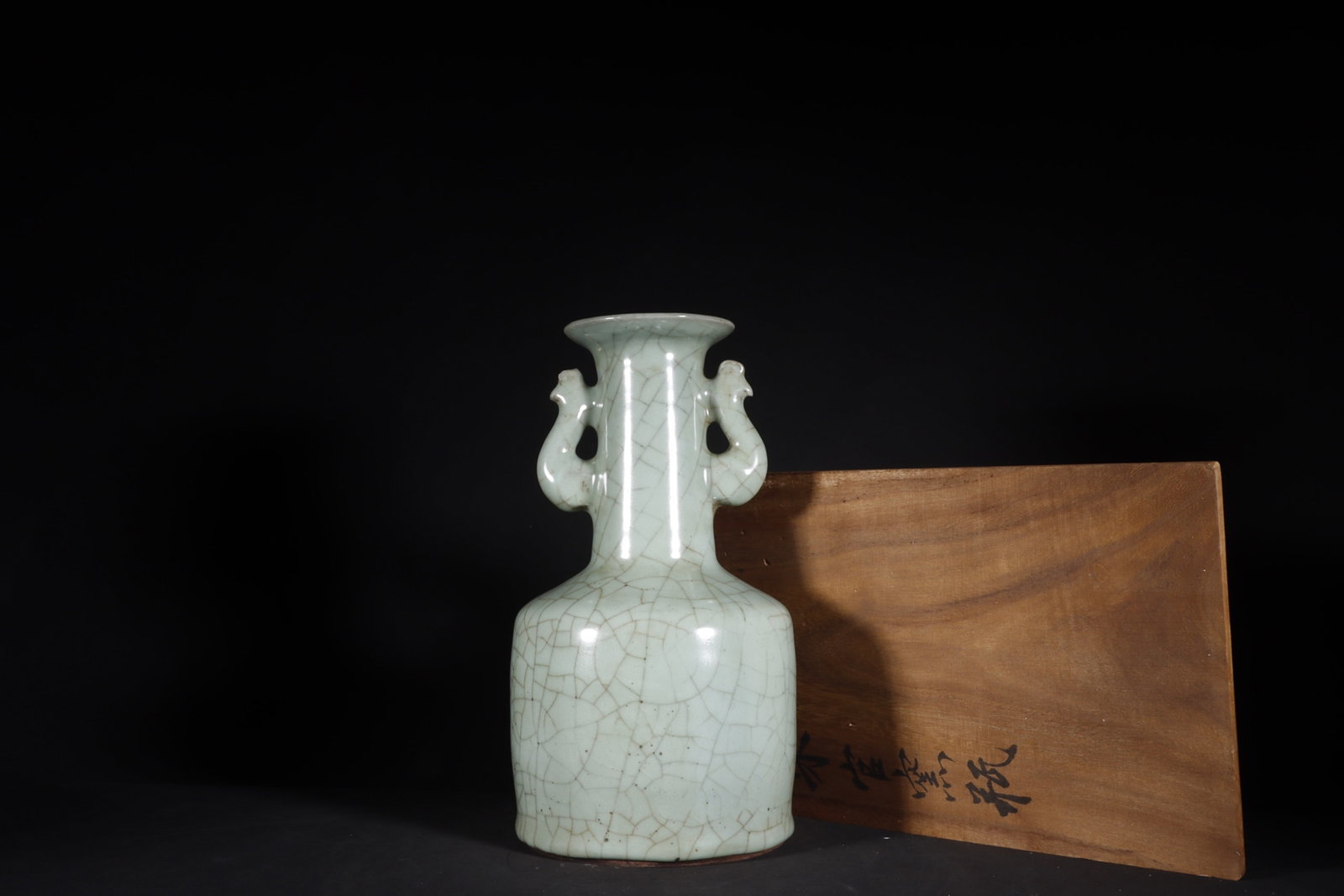 An Exquisite Guan yao Celadon Glazed Double-Ears Vase: An Exquisite Guan yao Celadon Glazed Double-Ears Vase,Song Dynasty,China,Size:9.8inx5.3in 官窑粉青釉双耳瓶,中国宋代