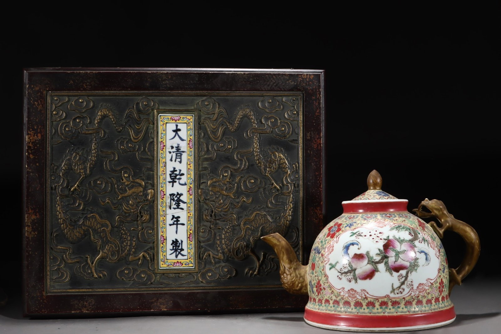 An Exquisite Famille-Rose Painted Gold Lotus Flower Pattern Pot: An Exquisite Famille-Rose Painted Gold Lotus Flower Pattern Pot,Qing Dynasty, China,Qianlong Six-character Mark,Size:9.1inx13.4in 粉彩描金缠枝花卉ಬ
