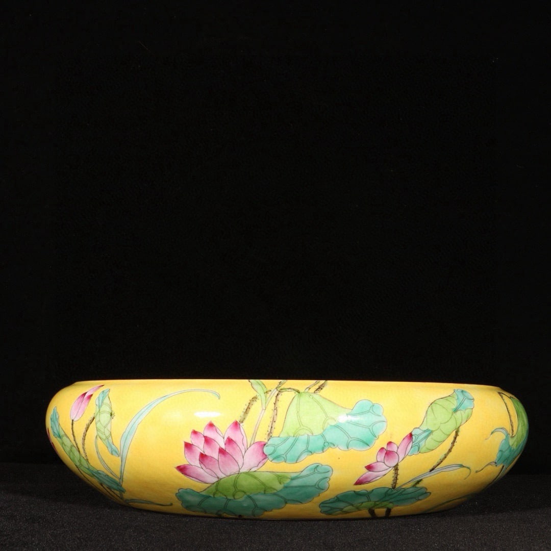 An Exquisite Enamel Lotus Pattern Brush Washer: An Exquisite Enamel Lotus Pattern Brush Washer,Qing Dynasty,China,With Mark,Size:2.4inx9.8in 珐琅彩荷花纹笔洗,中国清代,带&