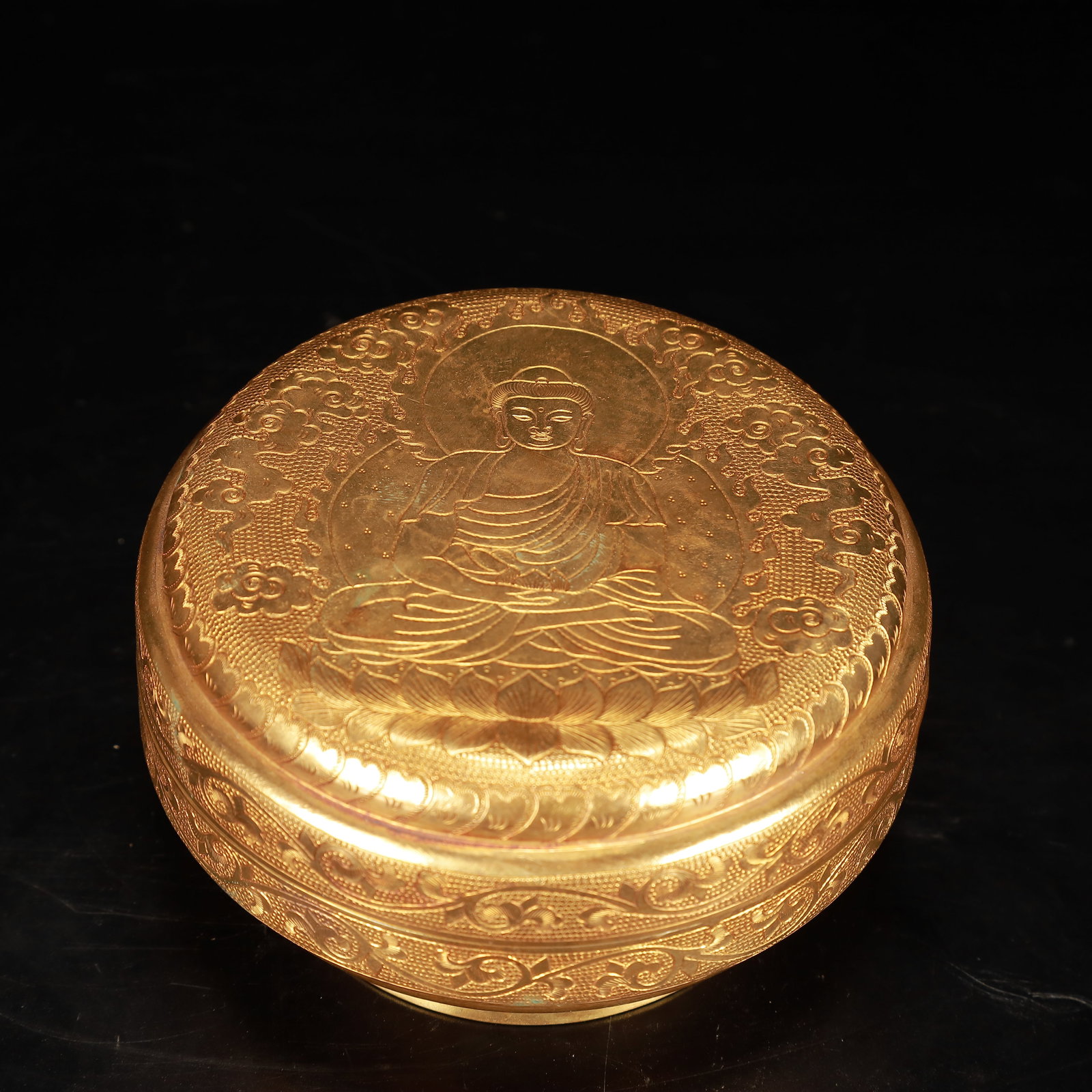 An Exquisite Gilt Bronze Statue of Avalokitesvara Pattern Jar with Cover: An Exquisite Gilt Bronze Statue of Avalokitesvara Pattern Jar with Cover,Tang Dynasty, China,Zhenguan Four-character Mark,Size:4.7inx2.8in,Weight:500g