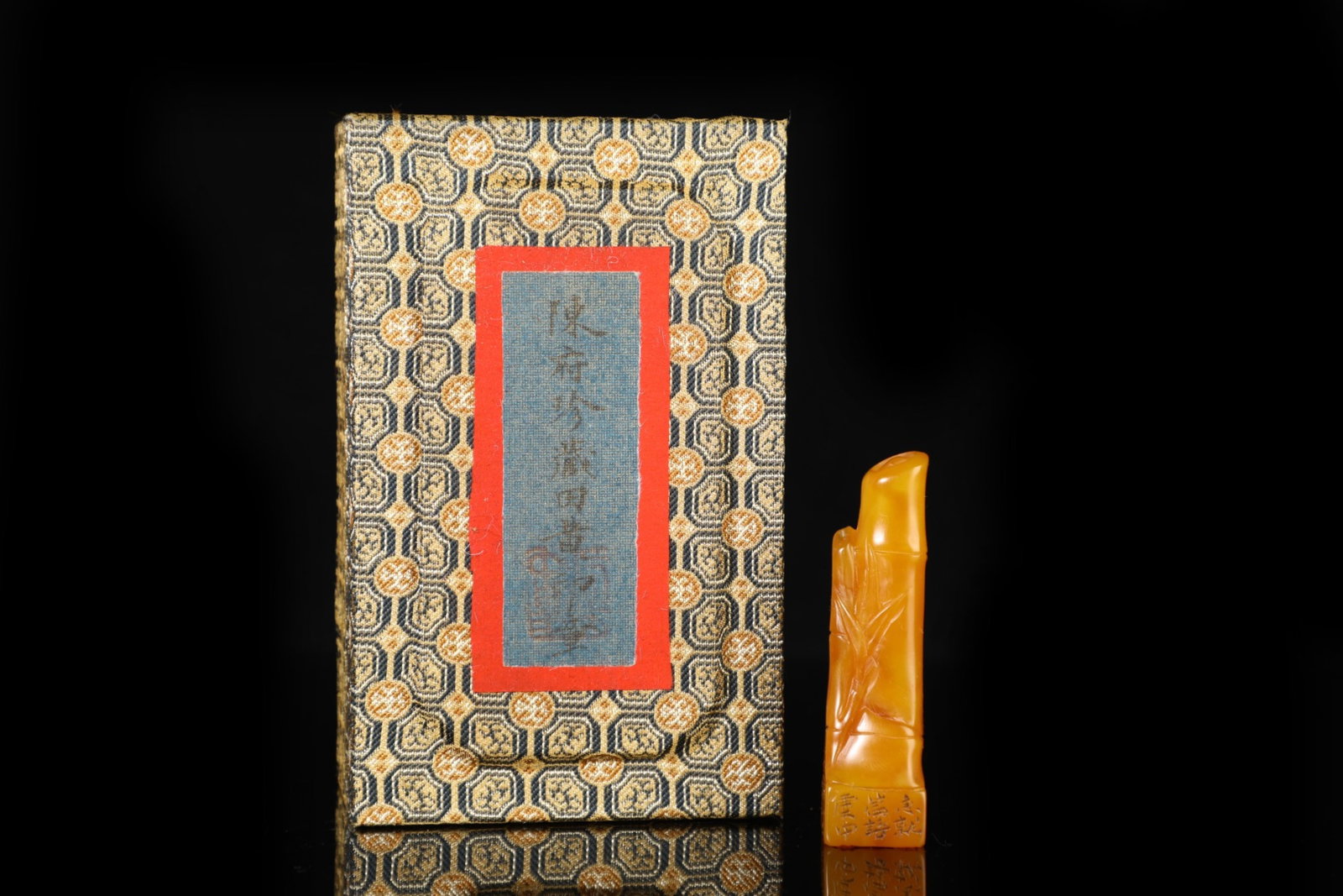 An Exquisite Tianhuang Stone Bamboo Pattern Seal: An Exquisite Tianhuang Stone Bamboo Pattern Seal,Qing Dynasty,China,with Mark,Size:2.8inx0.8in,Weight:32g