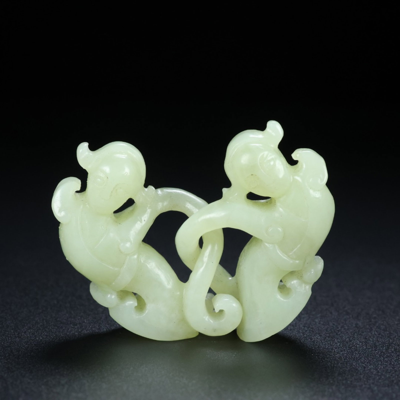 An Exquisite White Jade Figure Ornament: An Exquisite White Jade Figure Ornament,Qing Dynasty,China,Size:1.7inx0.6inx2.1in,Weight:49g 白玉人物摆件,中国清代