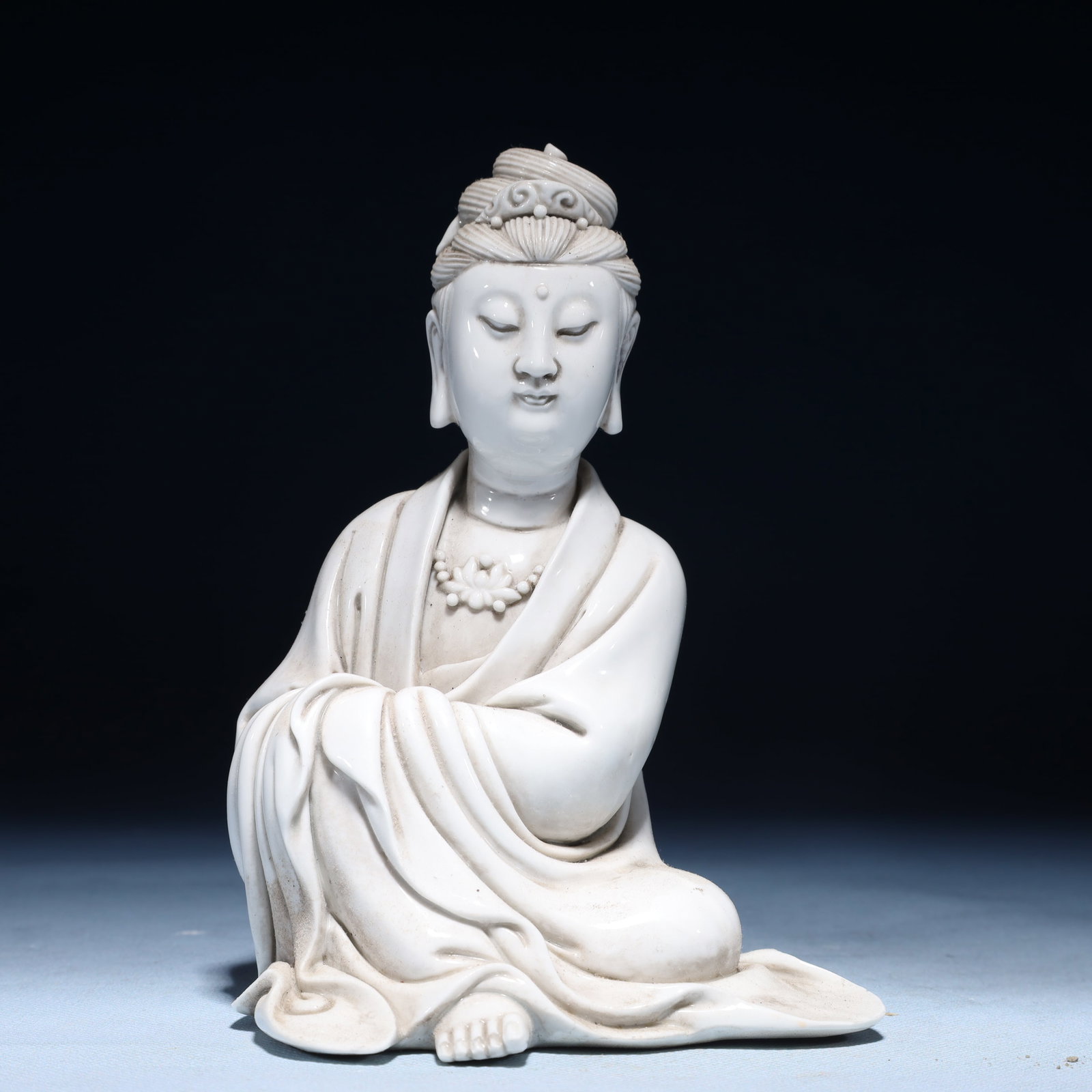 A Solemn Blance-De-Chine Statue of Avalokitesvara: A Solemn Blance-De-Chine Statue of Avalokitesvara Blance-De-Chine Statue of Avalokitesvara,Ming Dynasty,China,He Chaozong Mark,Size:4.7inx3.9inx7.1in,Weight:600g 德化瓷观༱