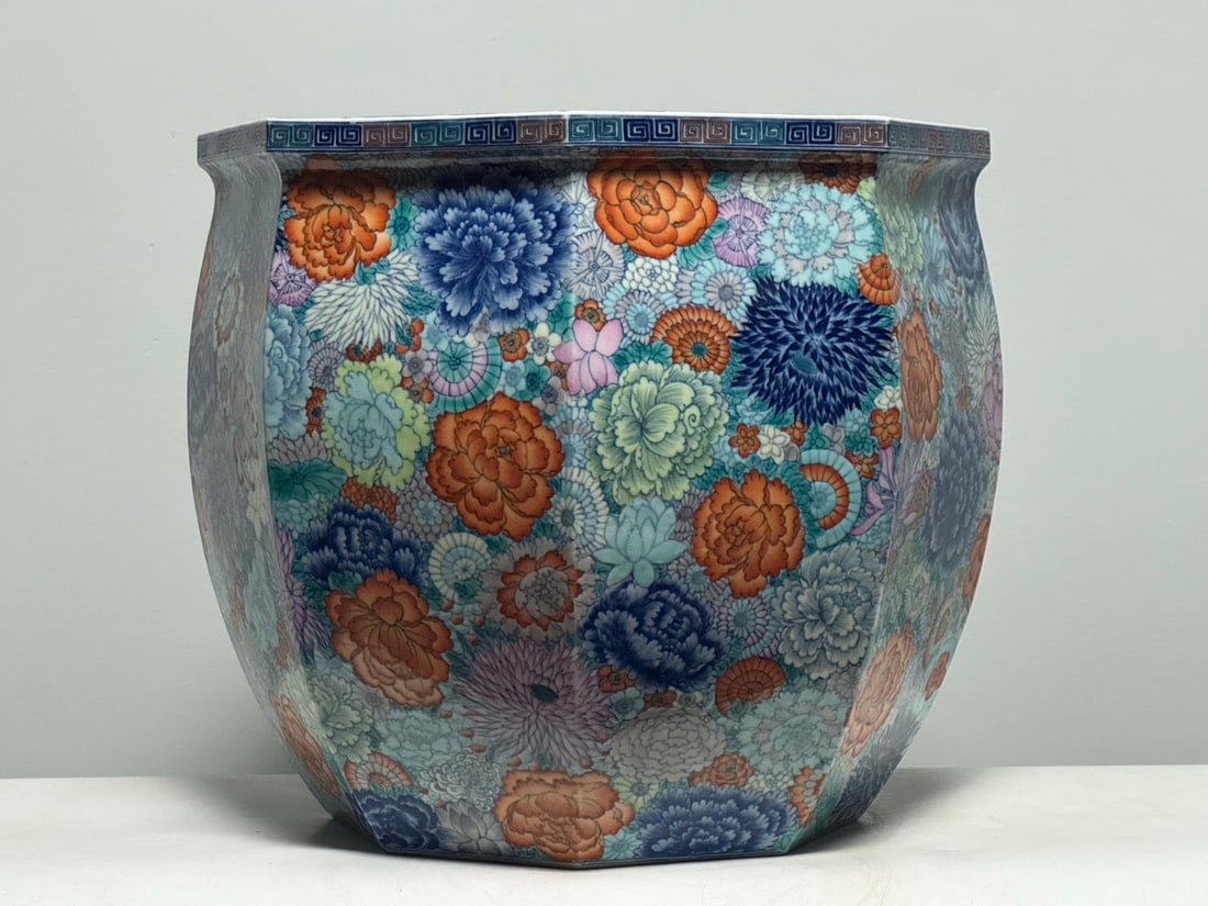 A Rare Doucai Flower Pattern Vat - 2