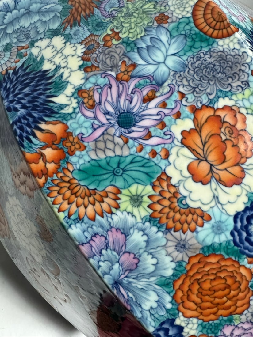 A Rare Doucai Flower Pattern Vat - 7