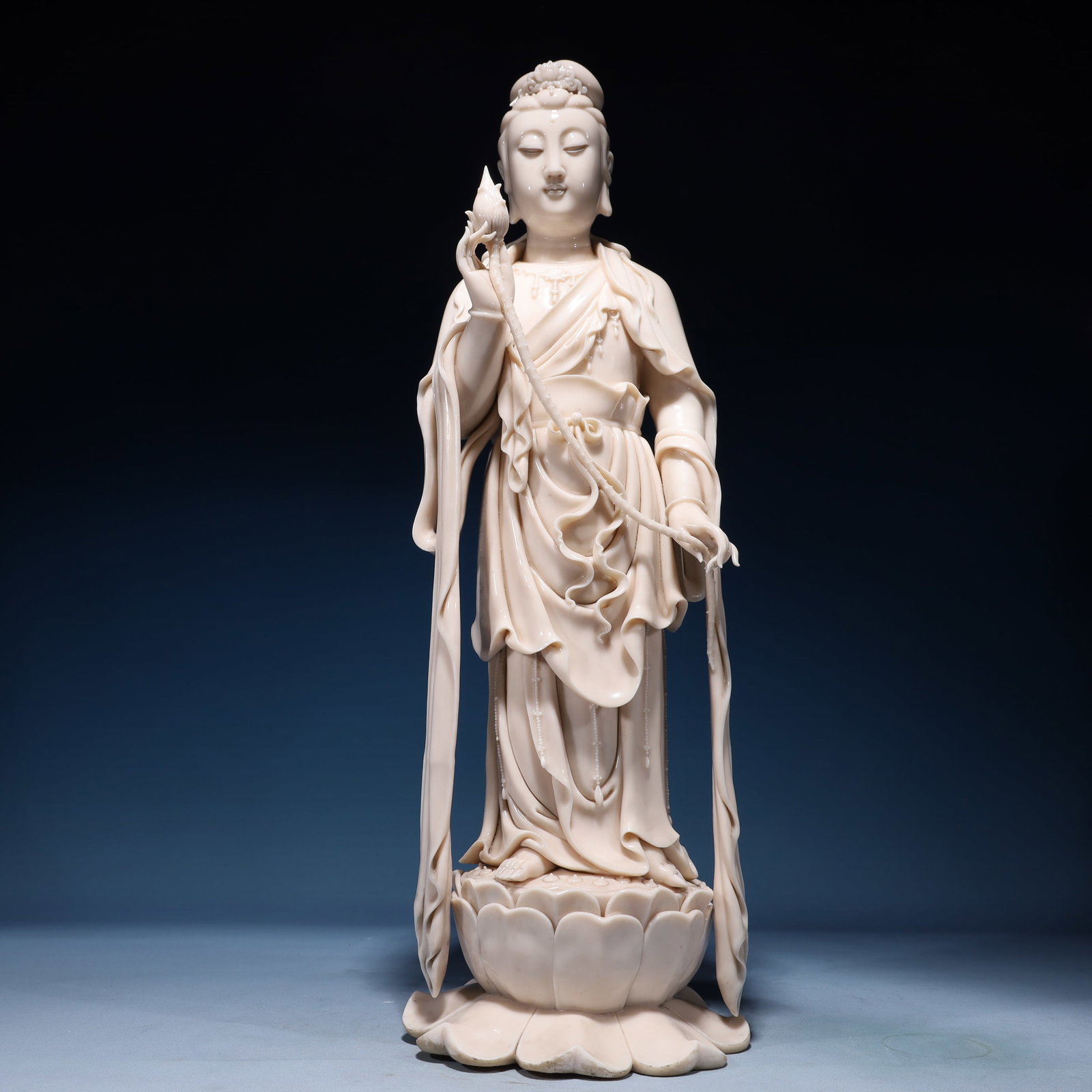 A Solemn Blance-De-Chine Statue of Avalokitesvara: A Solemn Blance-De-Chine Statue of Avalokitesvara Blance-De-Chine Statue of Avalokitesvara,Ming Dynasty,China,He Chaozong Mark,Size:7.5inx7.5inx22in,Weight:5500g 德化瓷观༱