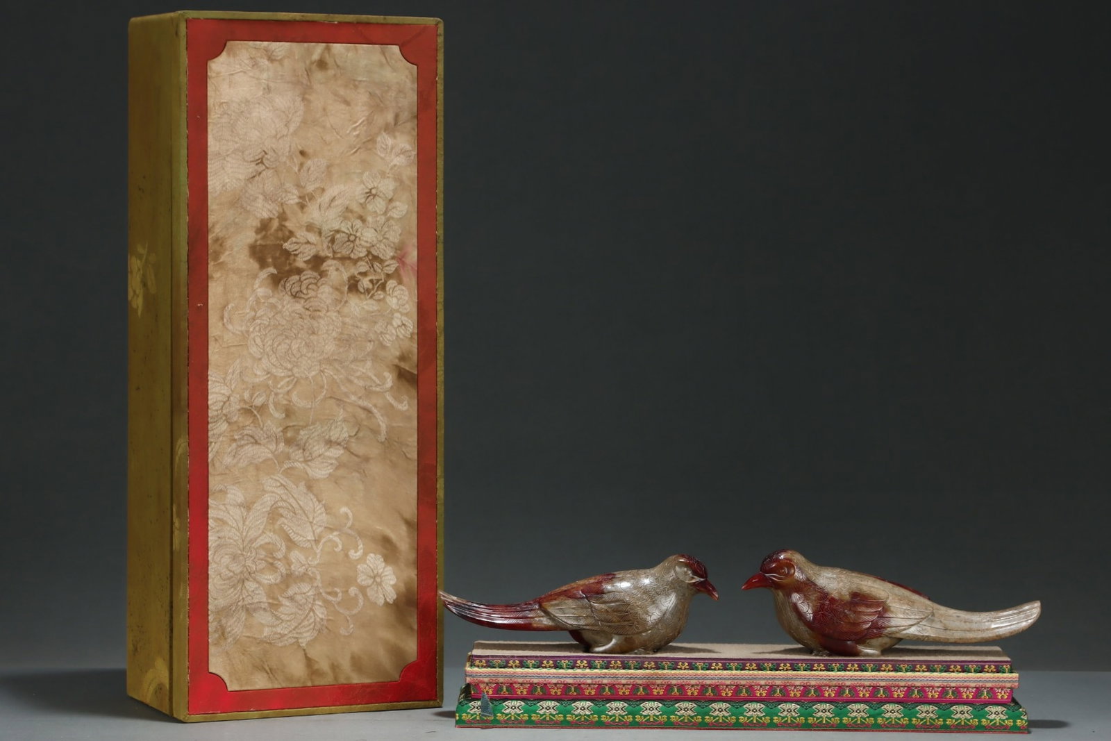A Pair of Exquisite Archaic Jade Bird Ornaments: A Pair of Exquisite Archaic Jade Bird Ornaments,Qing Dynasty, China,Size:8.9inx3.2in 一对高古玉鸟摆件,中国清代