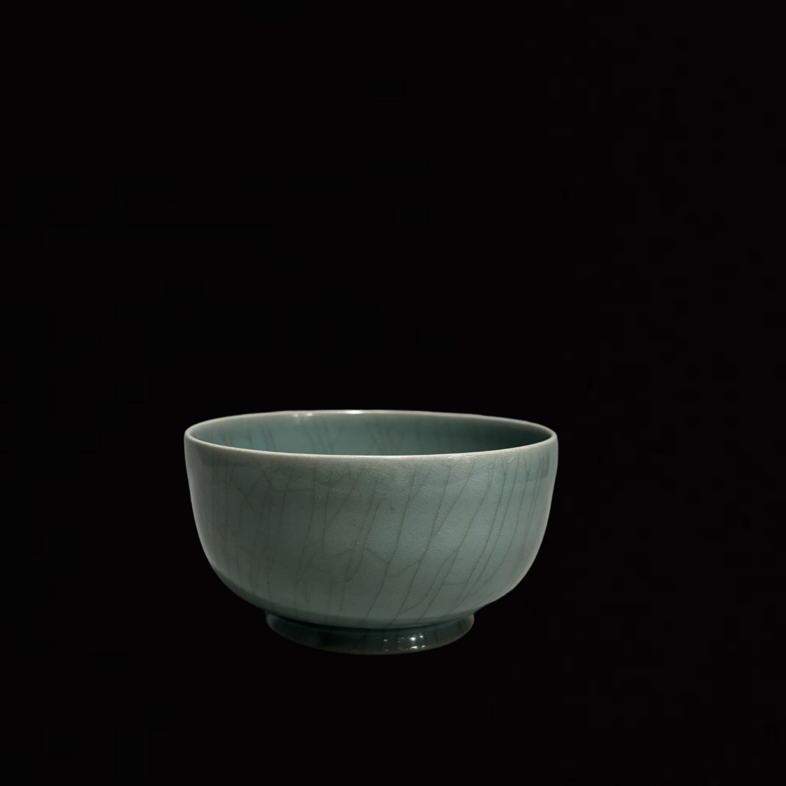 An Exquisite Ru yao Sky Blue Glazed Bowl: An Exquisite Ru yao Sky Blue Glazed Bowl,Song Dynasty,China,Size:4.9inx2.8in 汝窑天青釉碗,中国宋代