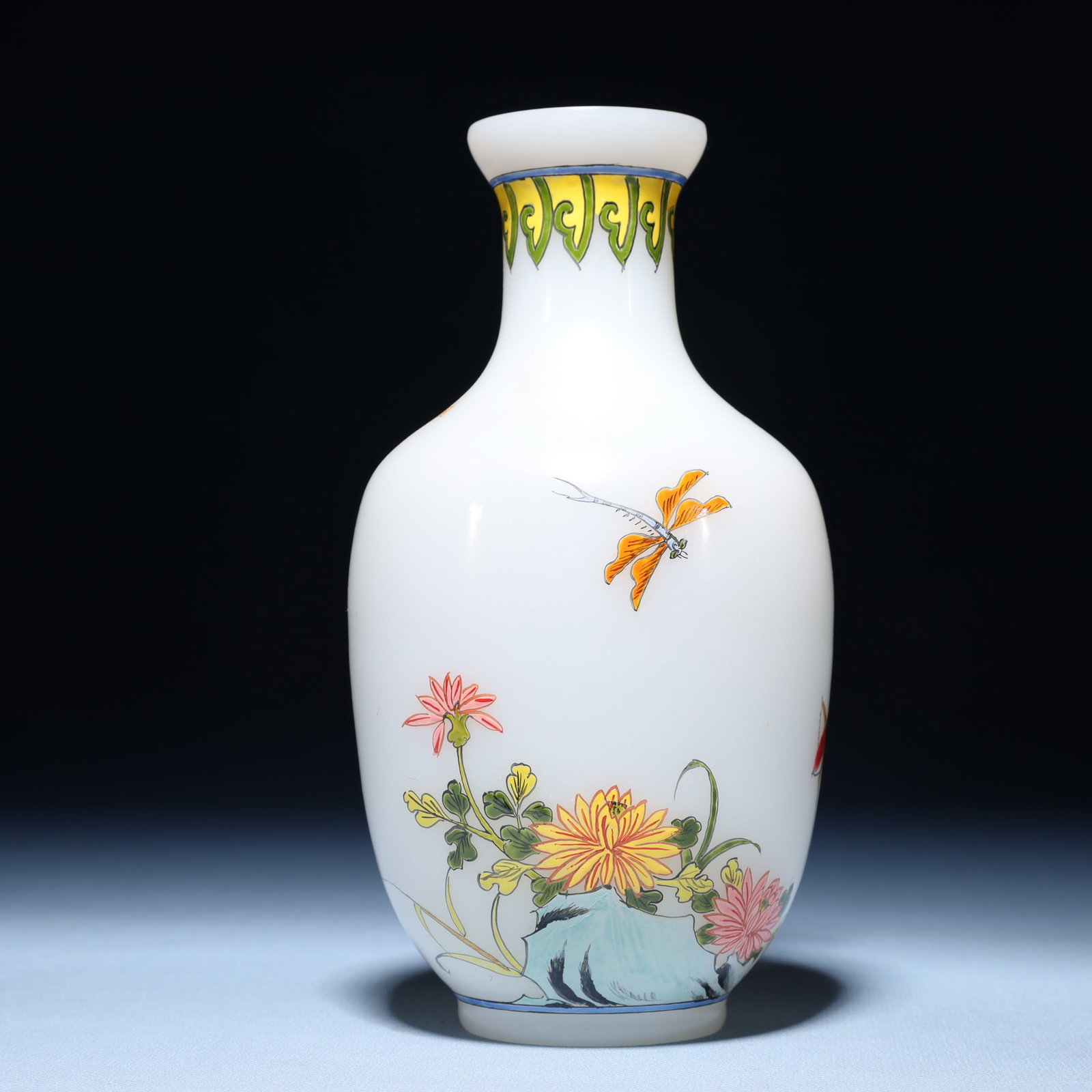 An Exquisite Glass Flower and Butterfly Pattern Vase: An Exquisite Glass Flower and Butterfly Pattern Vase,Qing Dynasty,China,Qianlong Four-character Mark,Size:3.5inx7.1in,Weight:475g 琉璃花卉蝴蝶纹瓶,È