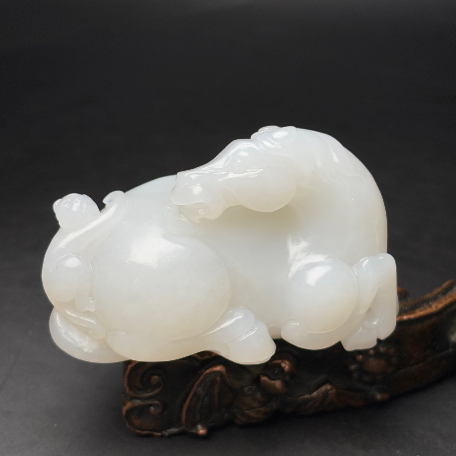 An Exquisite White Jade Horse Ornament: An Exquisite White Jade Horse Ornament,Qing Dynasty,China,Size:2.7inx1.7inx1.6in,Weight:144g 白玉骏马摆件,中国清代