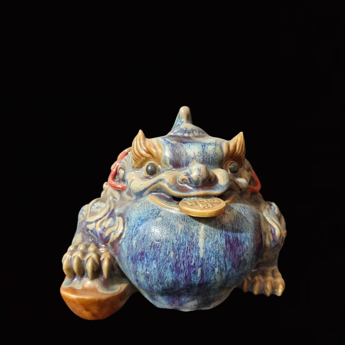 An Exquisite Shiwan yao Golden Toad Ornament: An Exquisite Shiwan yao Golden Toad Ornament,Qing Dynasty, China,Size:12.2inx9.1inx7.5in 石湾窑金蟾摆件,中国清代