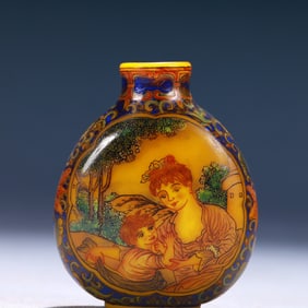 An Exquisite Glass Figure Pattern Snuff Bottle
