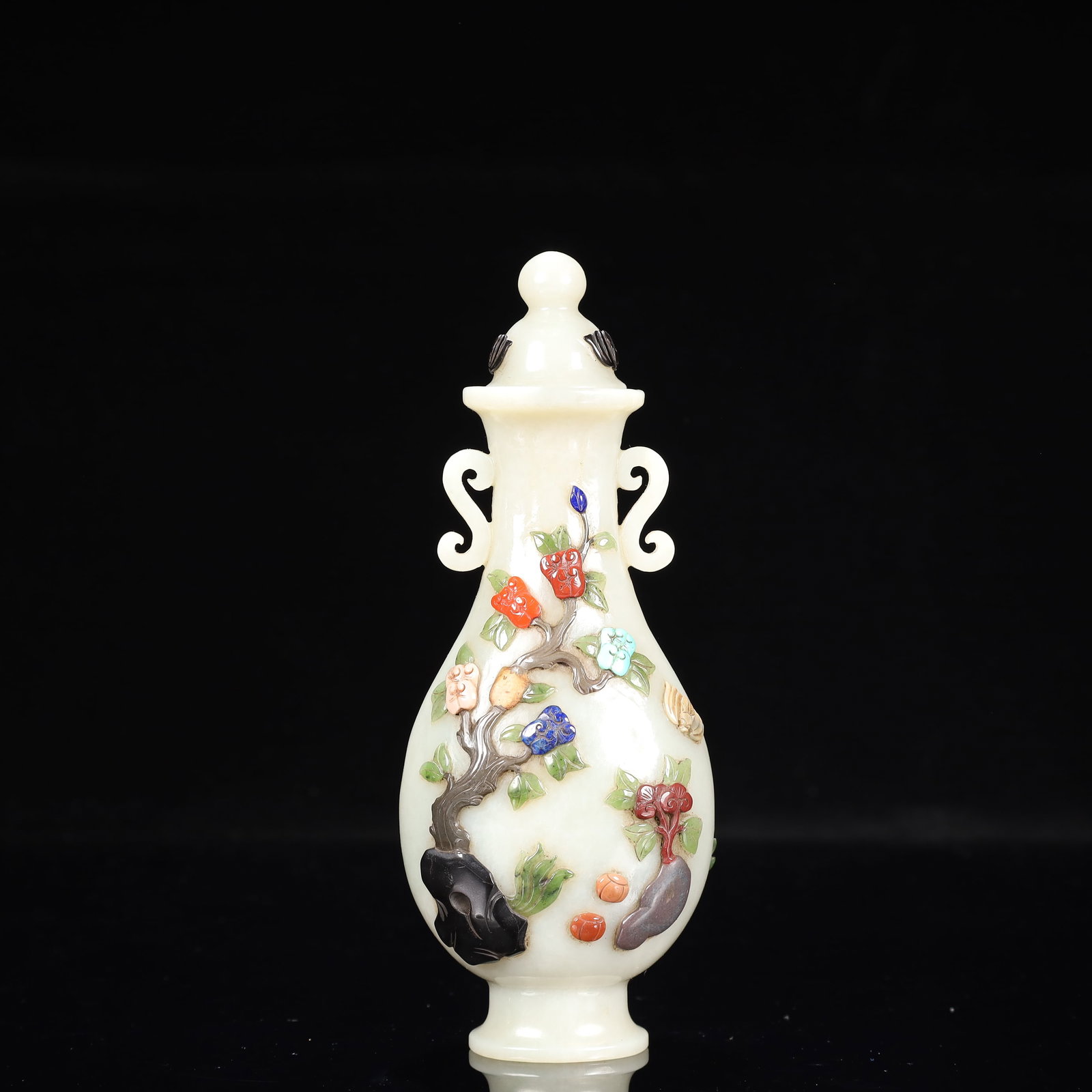 An Exquisite White Jade Bats and Peach Pattern Double-Ears Bottle,Inlaid Gems: An Exquisite White Jade Bats and Peach Pattern Double-Ears Bottle,Inlaid Gems,Qing Dynasty, China,Qianlong Four-character Mark,Size:2.8inx1.6inx7.1in,Weight:550g 白玉福寿ಬ