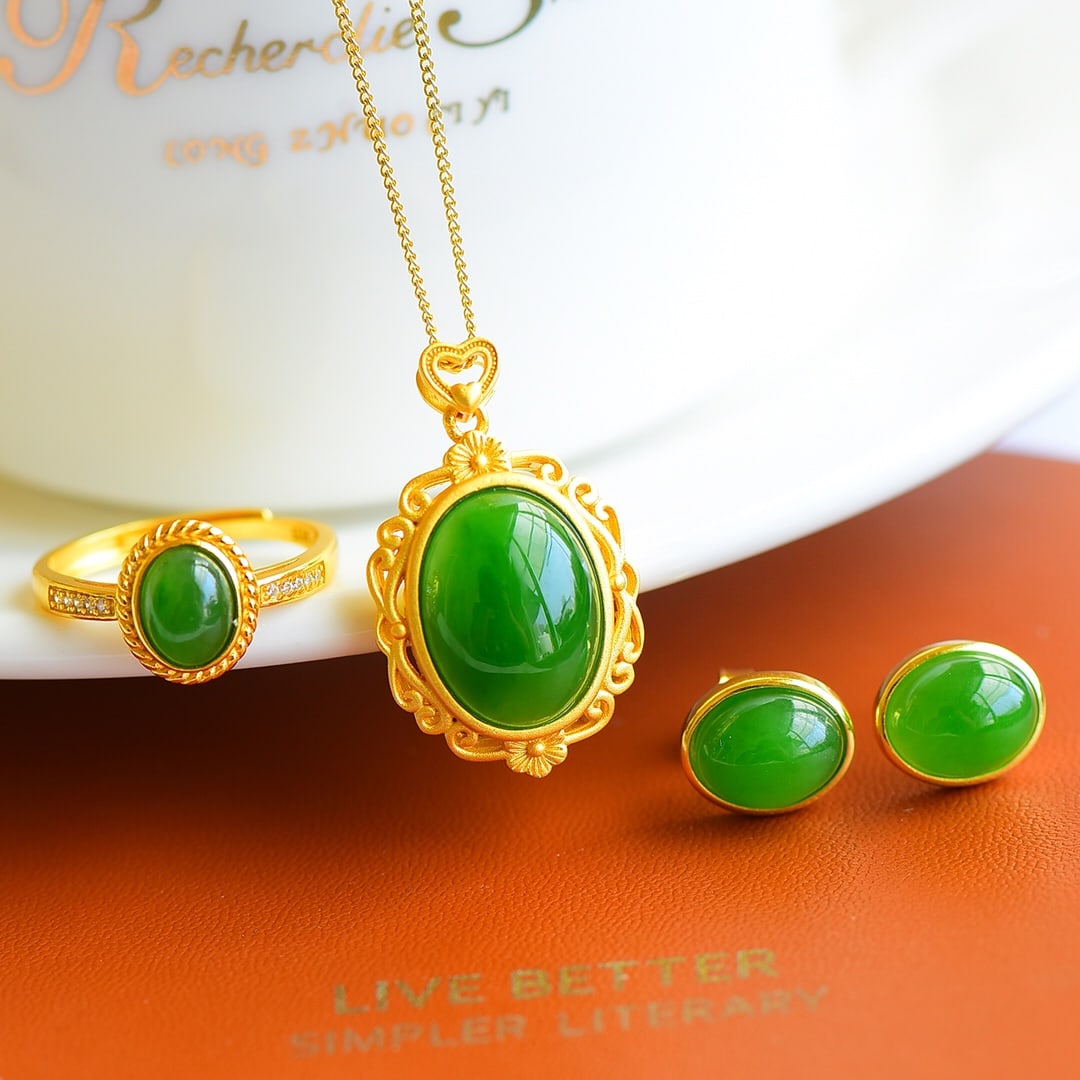 A Set of Fine Sterling Silver-Gold Plated Inlaid Jasper Jewelrys: A Set of Fine Sterling Silver-Gold Plated Inlaid Jasper Jewelrys 一套纯银镀金镶碧玉首饰